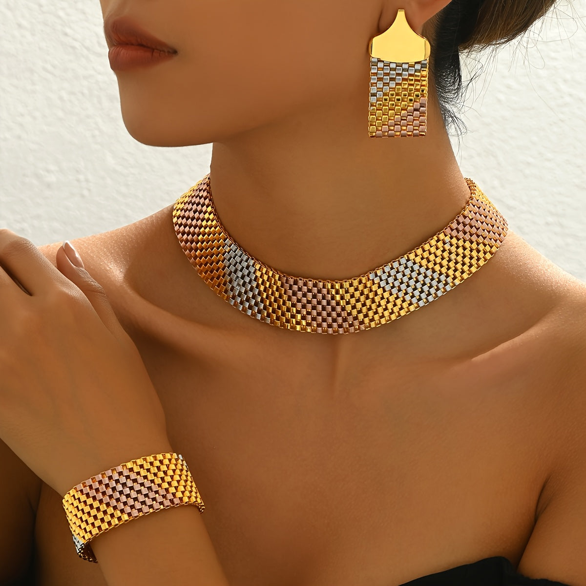 Ayollar uchun vintage oltin bilan qoplangan zargarlik buyumlari to'plami: taqinchoq, sirg'alar, bilaguzuklar, to'ylar va Ramazon uchun