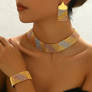 Ayollar uchun vintage oltin bilan qoplangan zargarlik buyumlari to'plami: taqinchoq, sirg'alar, bilaguzuklar, to'ylar va Ramazon uchun