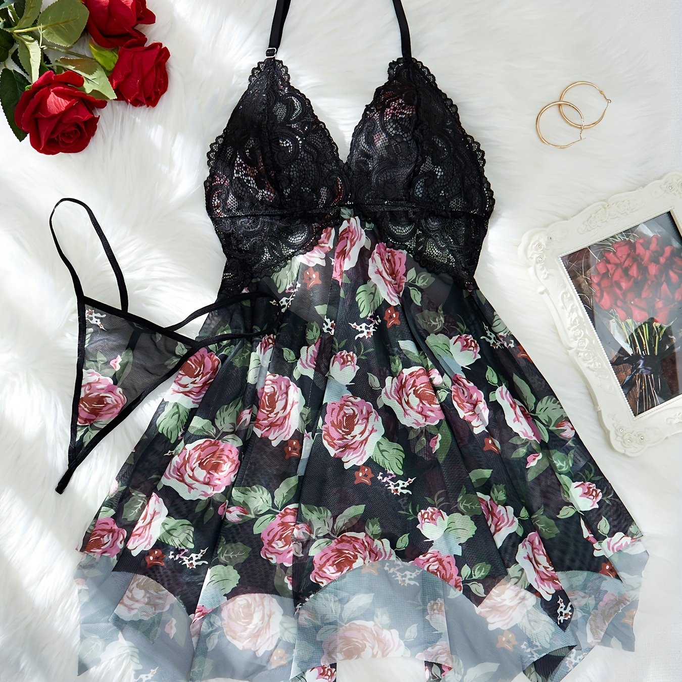 Ayollar uchun jozibali ichki kiyim, chuqur V shaklidagi dantel birikmasi dizayni, bosma naqsh, halter bo'yin va orqa qismi ochiq uslubda.