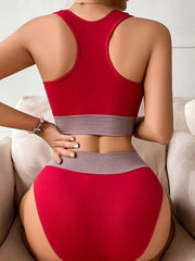 Ayollar uchun rangli blokli, tikuvsiz sport brassu va ichki kiyim to'plami, yuqori qo'llab-quvvatlovchi, ko'rinmaydigan nylon-elastan aralashmasidan tayyorlangan.