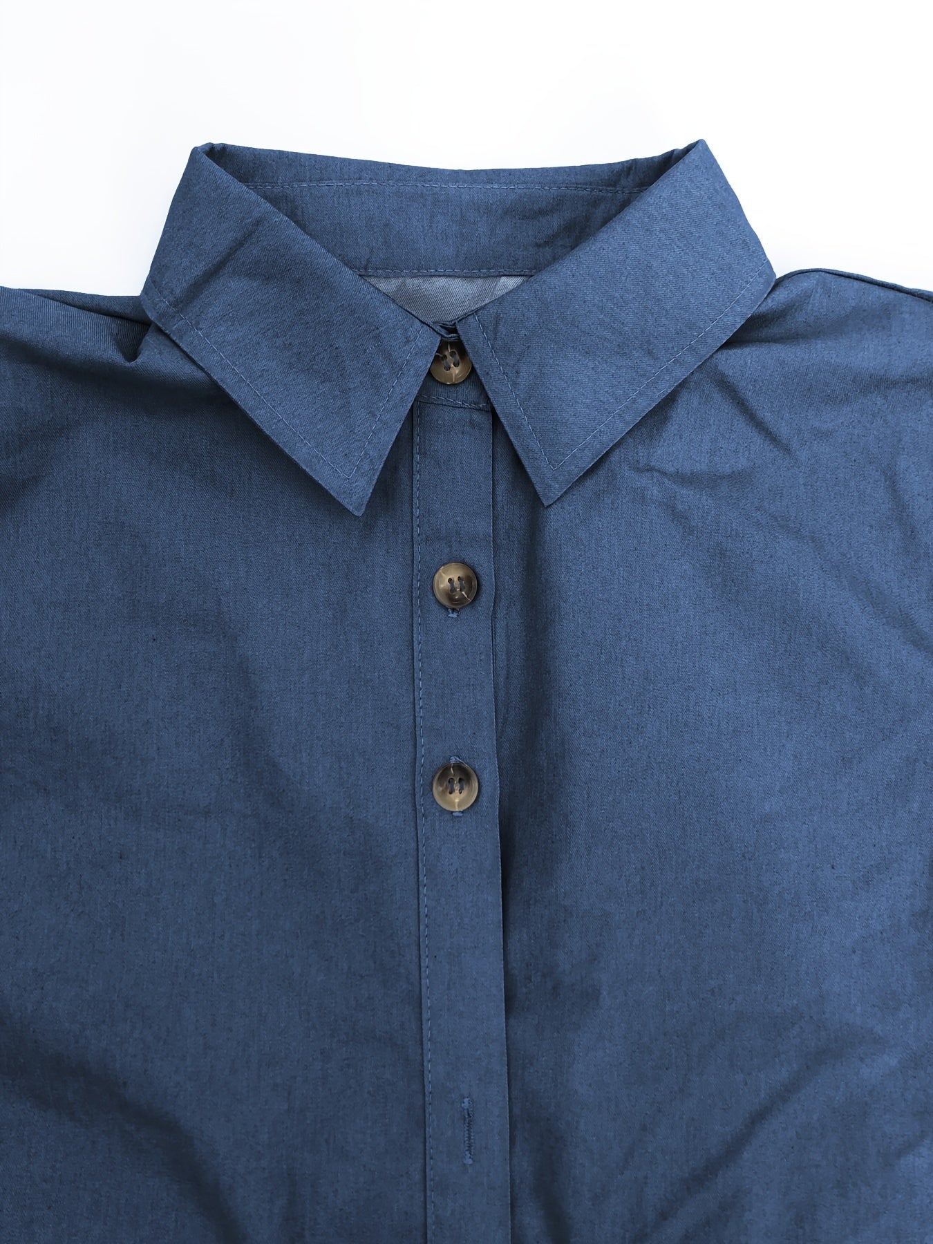 Ramazon kaftani tugmachali old qismi va qirralari qiyshaygan, hijob kiritilmagan