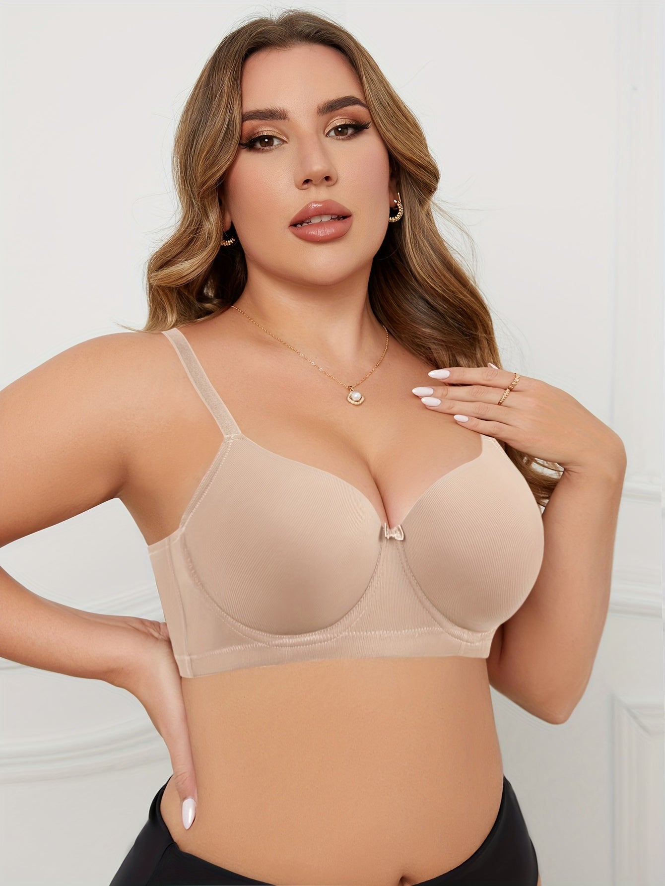 Plus Size Underwire Bra with Non-Removable Padding and Medium Stretch Fabric