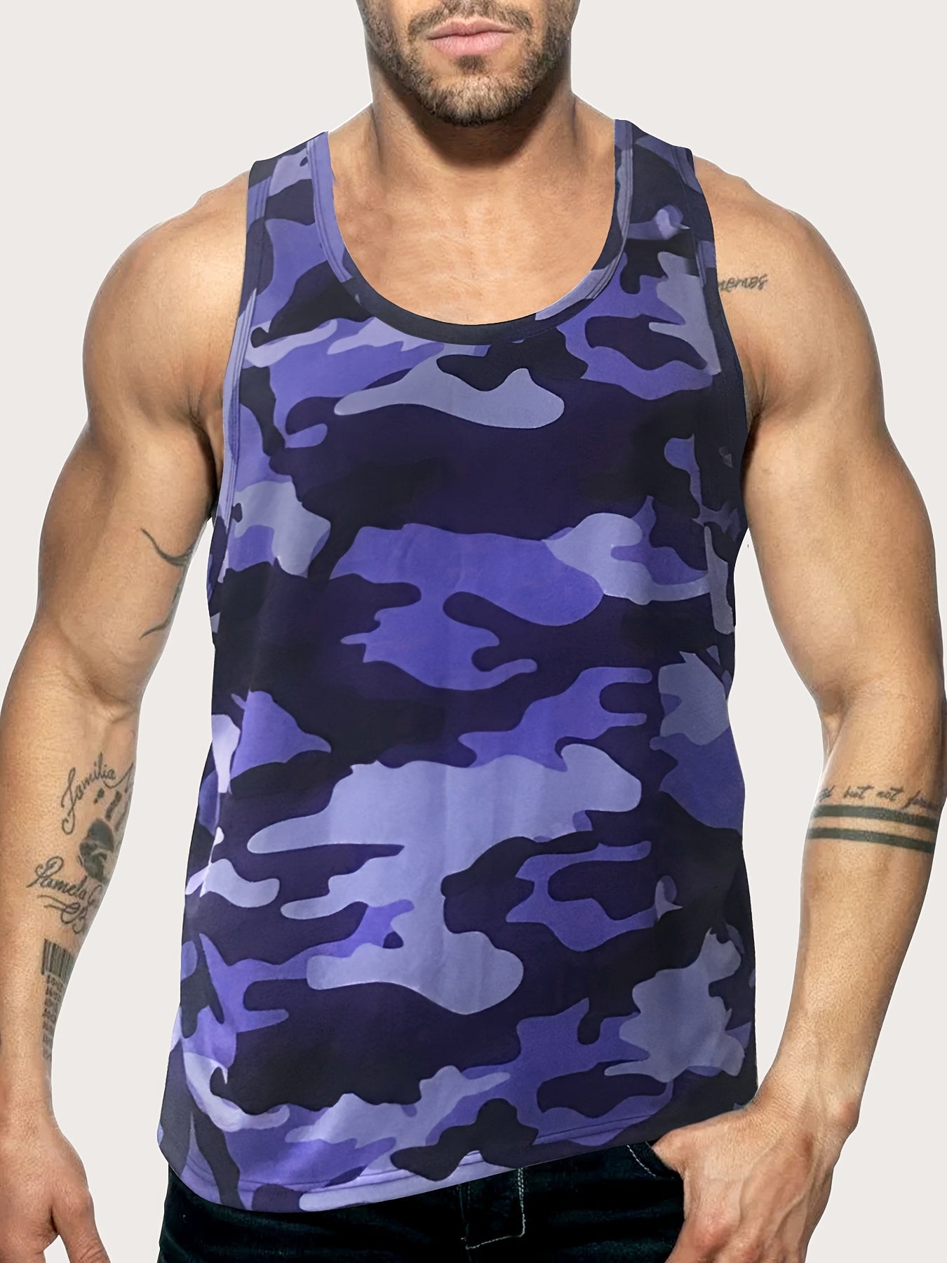 Uchta Katta O'lchamdagi Erkaklar uchun Kamuflyaj Tank Toplar 100% Polyester Tez Quriydigan matodan tayyorlangan, Sport zalida, Badan tarbiyasi, Fitnes, Plyaj, Yugurish, Mashg'ulotlar uchun.