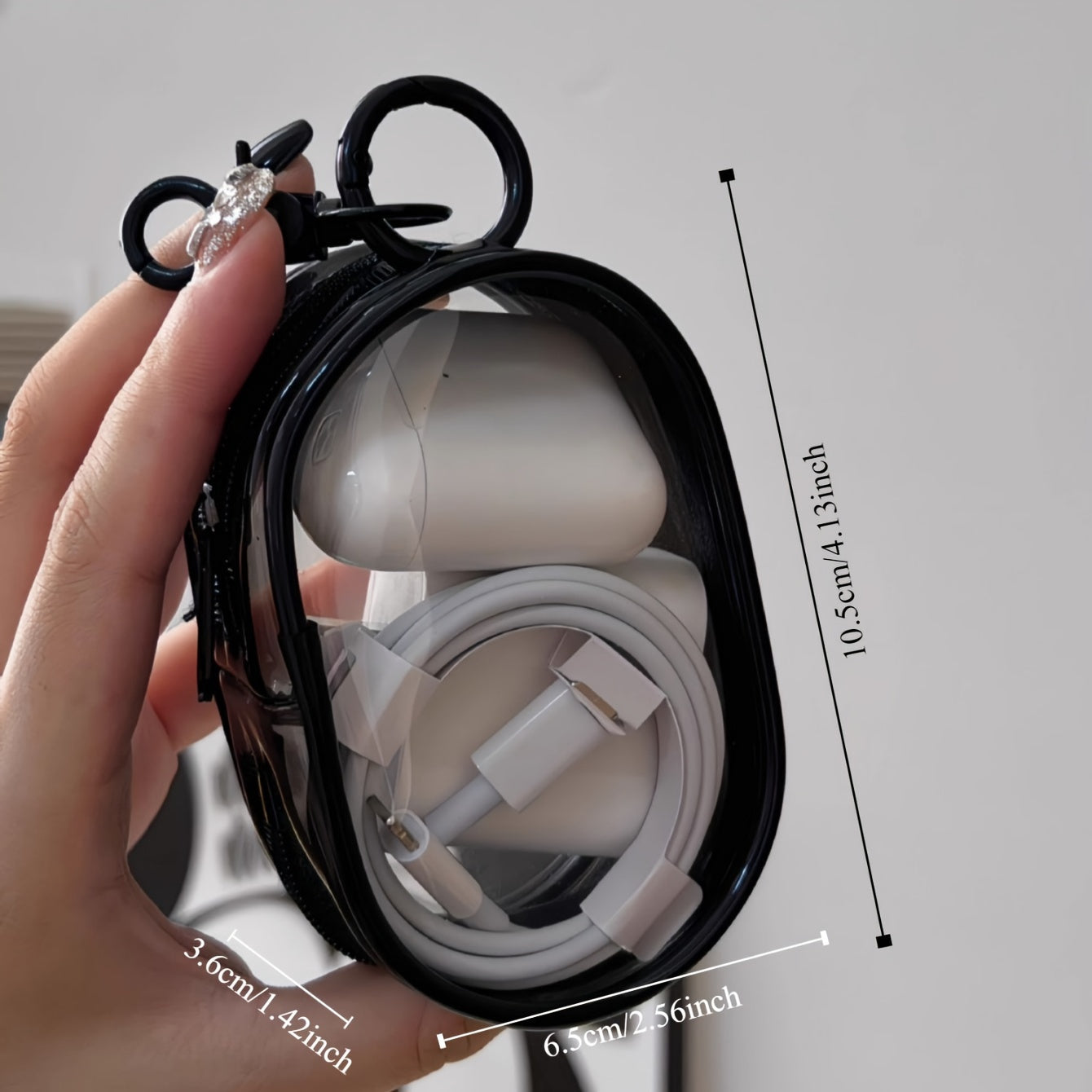 Quloqchinlar va zaryadlash kabellari uchun portativ saqlash qutisi, kalit zanjiri bilan, sayohat aksessuar sumkasi (6.5 sm x 3.61 sm).