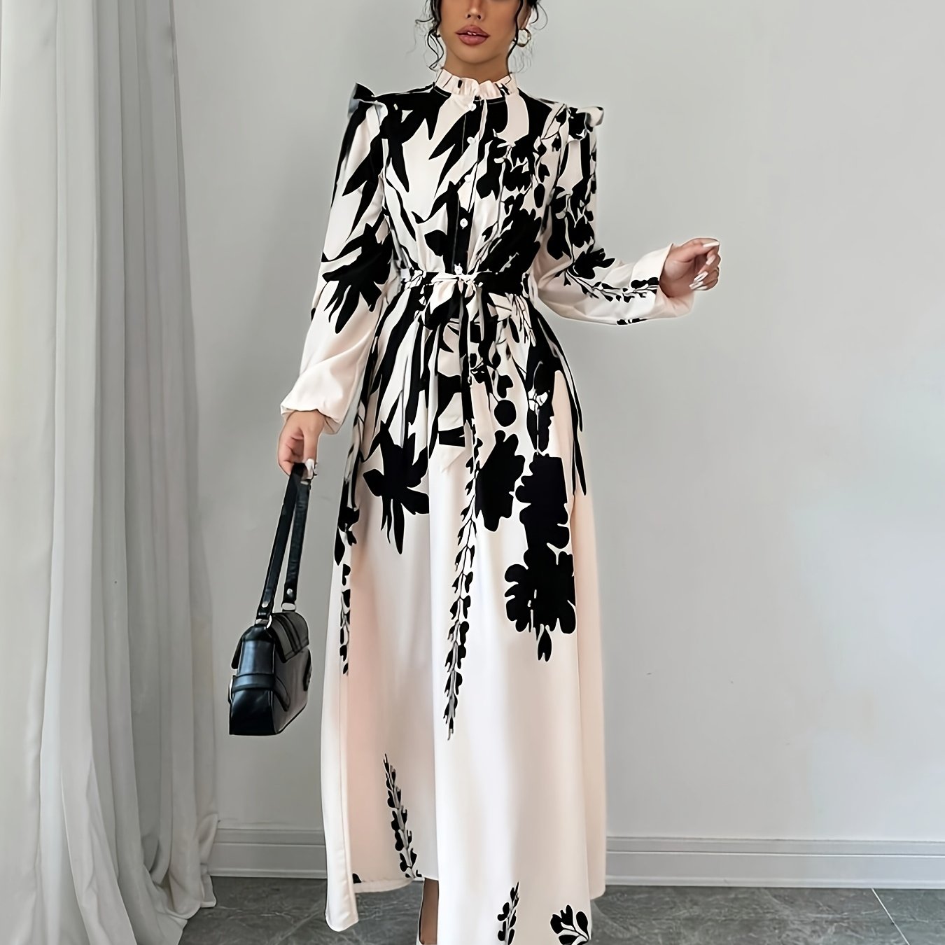 Ayollar uchun uzun yengli, soxta bo'yin, kamar tafsiloti va mashinada yuvish mumkin bo'lgan, nafis gullar bosma maksi ko'ylak - bahor va kuz uchun ideal.