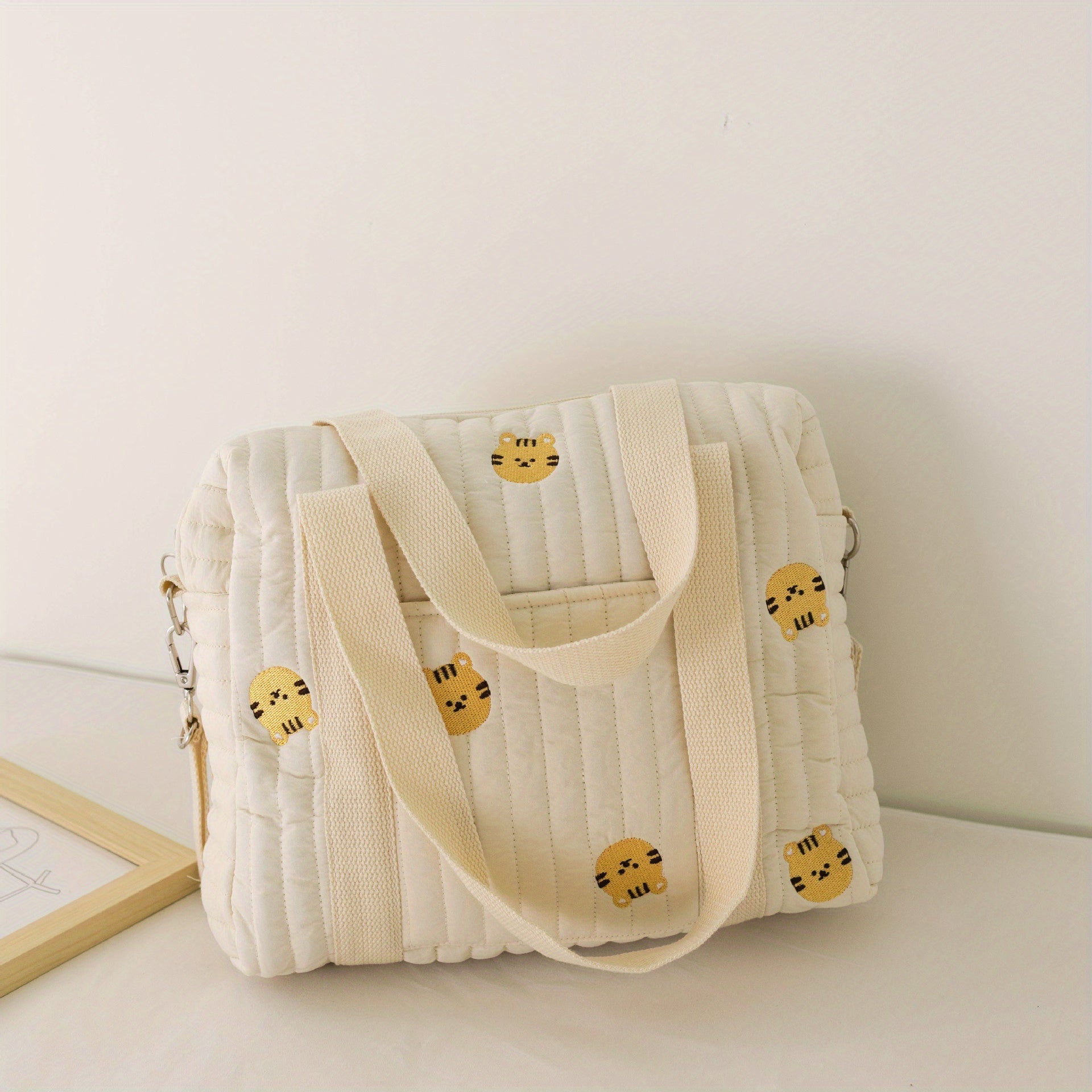 Embroidered bej paxta matodan tayyorlangan bolalar choyshab sumkasi, katta stroller tashkilotchisi, sayohat qilayotgan ota-onalar uchun ko‘p funksiyali tote