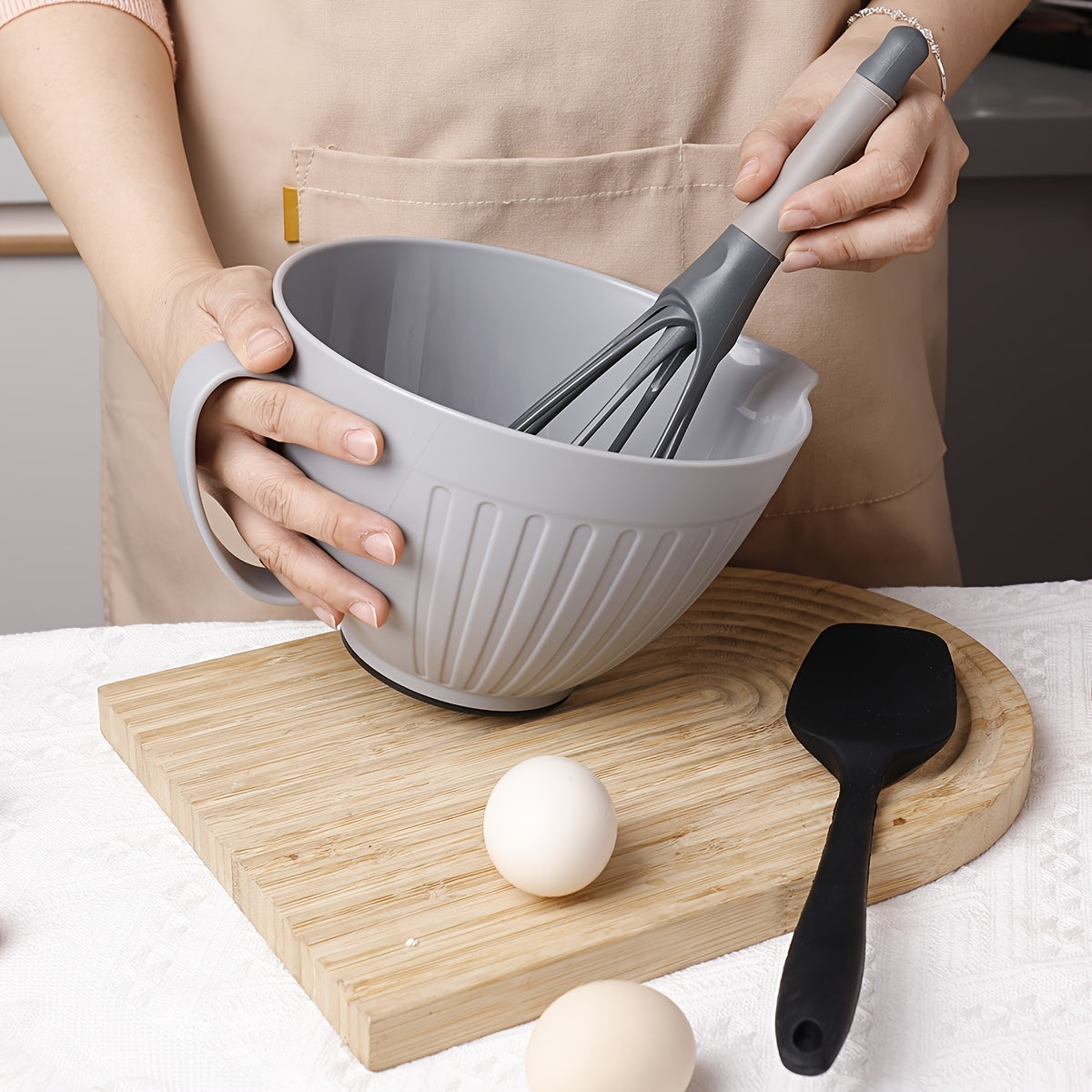 Large Capacity Nordic-Inspired PP Baking Bowl with Handle for Mixing and Storage
