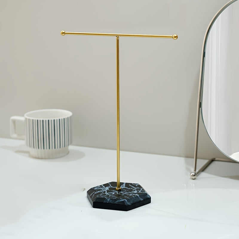 Skandinav uslubidagi zargarlik buyumlarini tashkil etuvchi, ajraladigan MDF ko'rsatkich standi bilan, quloq taqichlari, uzuklar va bilaguzuklar uchun