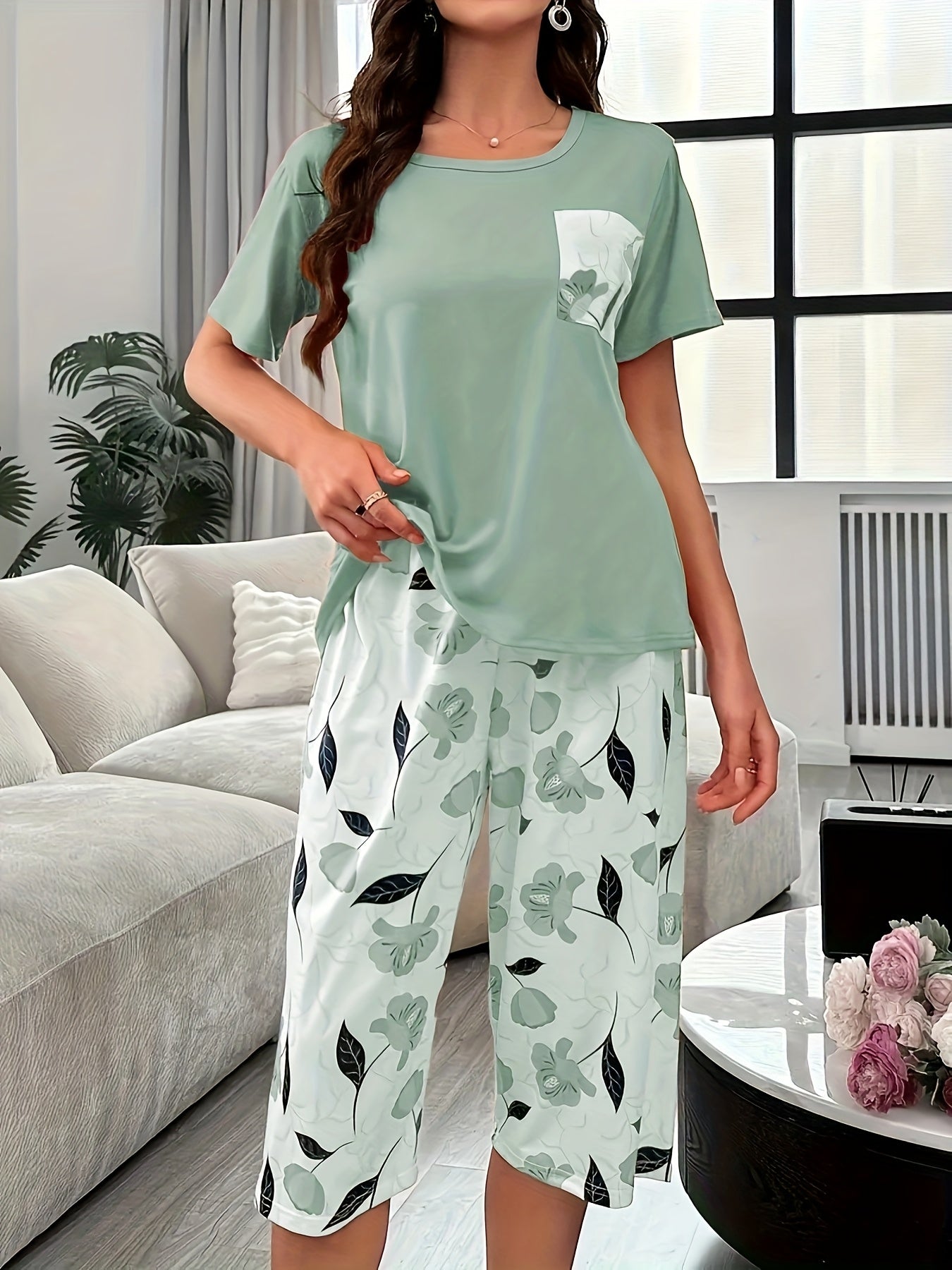 Plus Size Floral Print Lounge Set for Women with Three-Quarter Pants and Knit Fabric