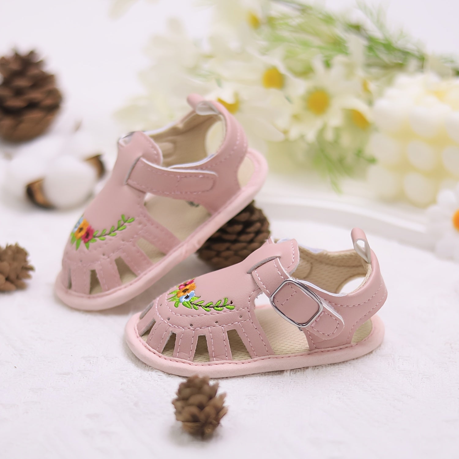 Kichkina qiz bolalar uchun gul naqshli tikilgan sandalki, yumshoq taglik, nafas oladigan, sirpanishga qarshi, bahor va yoz uchun