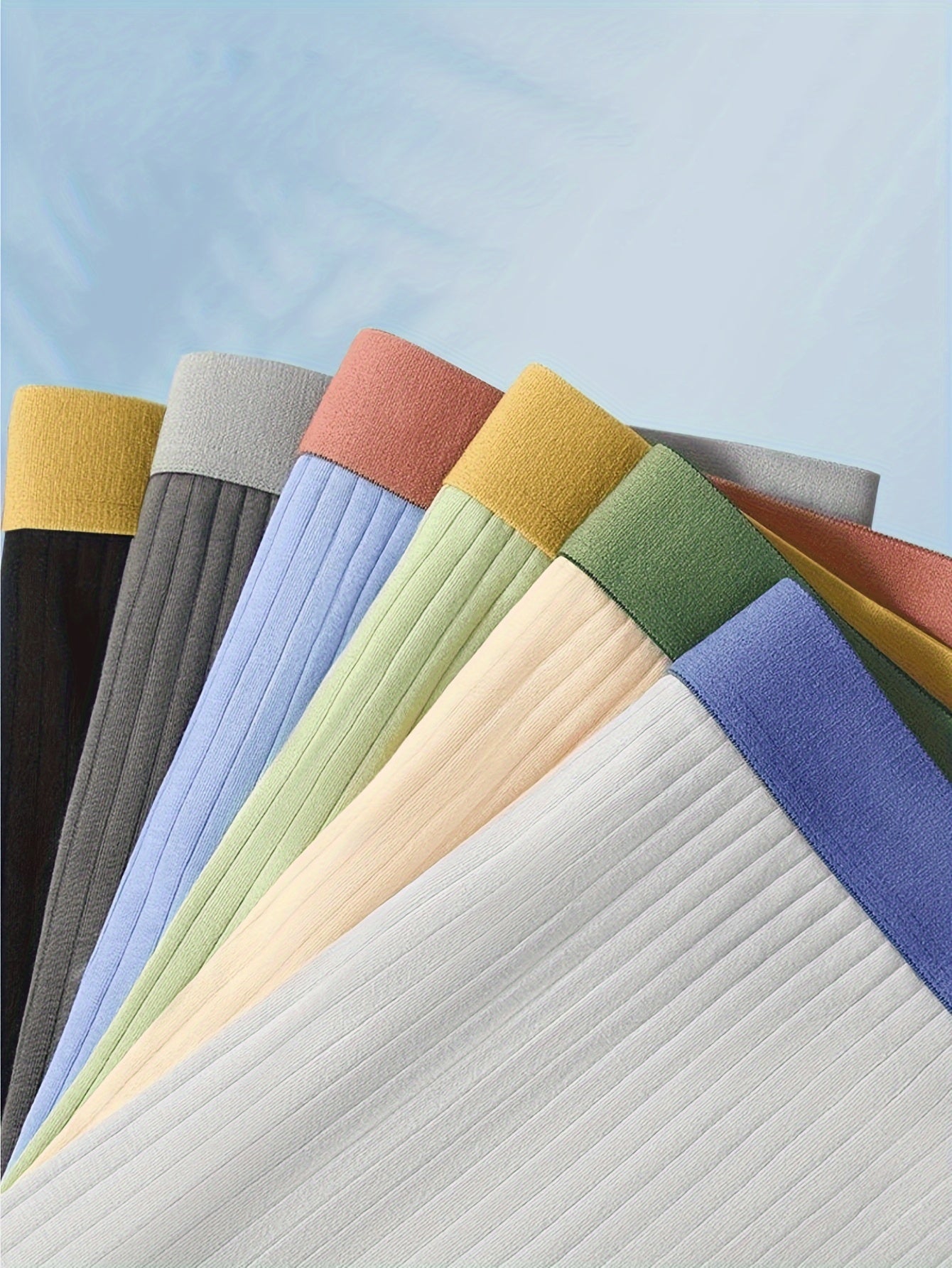 4-Pack Erkaklar Paxta Qisqa Shortlari, O'rta Cho'ziluvchan Trikotaj Matolari va Tasodifiy Chiziqli Dizayni bilan, 140gsm og'irlikda Yengil va Havo O'tkazuvchi.