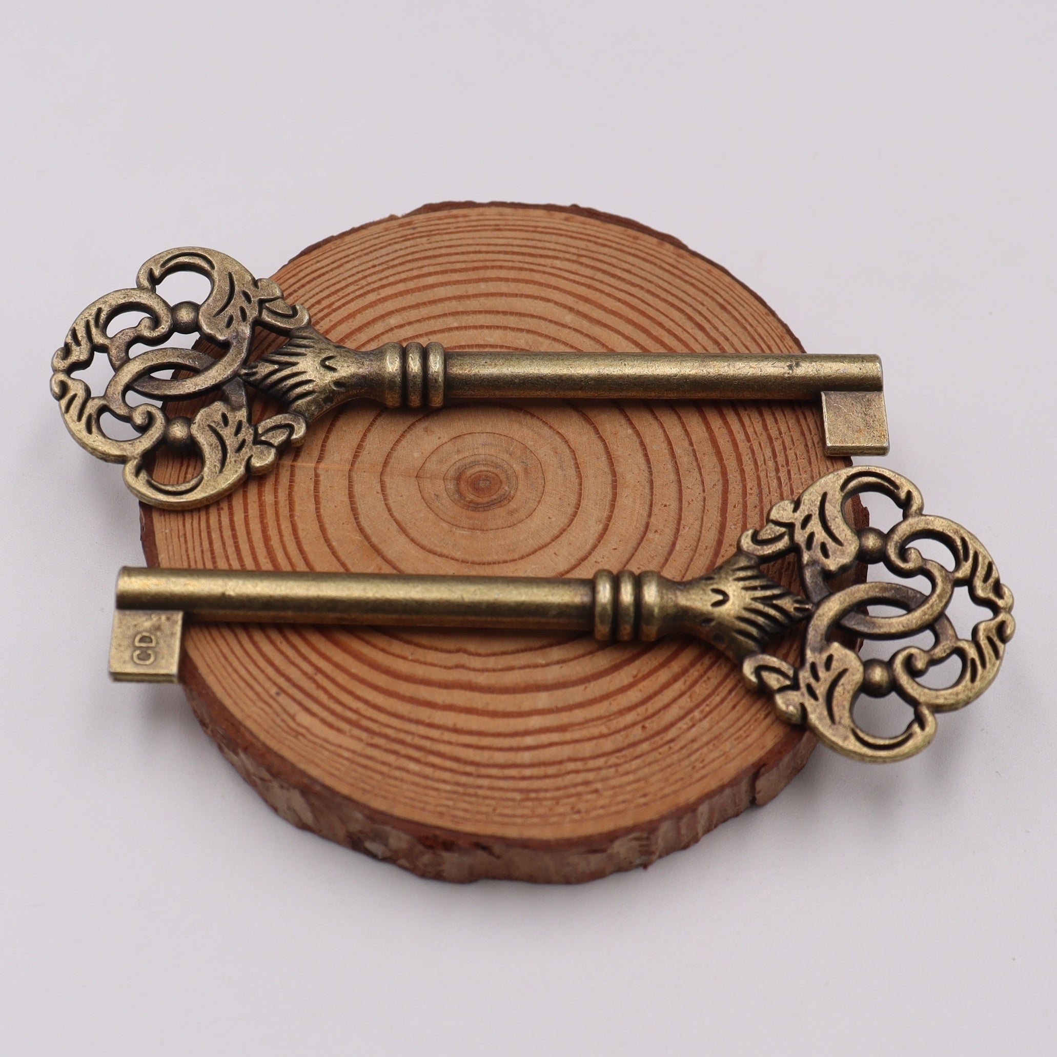 Set of 5 Vintage-Style Big Key Pendant Charms Antique Alloy for Ancient Necklace Making