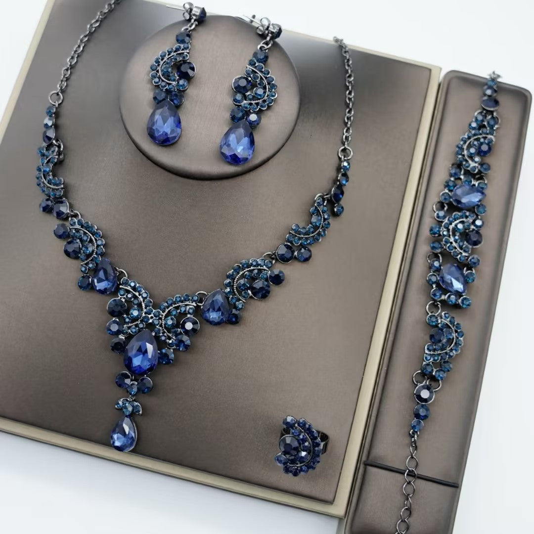 Ayollar uchun nozik 5 qismli zargarlik to'plami - Sink qotishmasidan va porloq rhinestone'lardan tayyorlangan, quloq bilaguzuklari, marjon, bilaguzuk va uzukni o'z ichiga oladi - To'y, ziyofat yoki banket kiyimlaringizga mukammal qo'shimcha