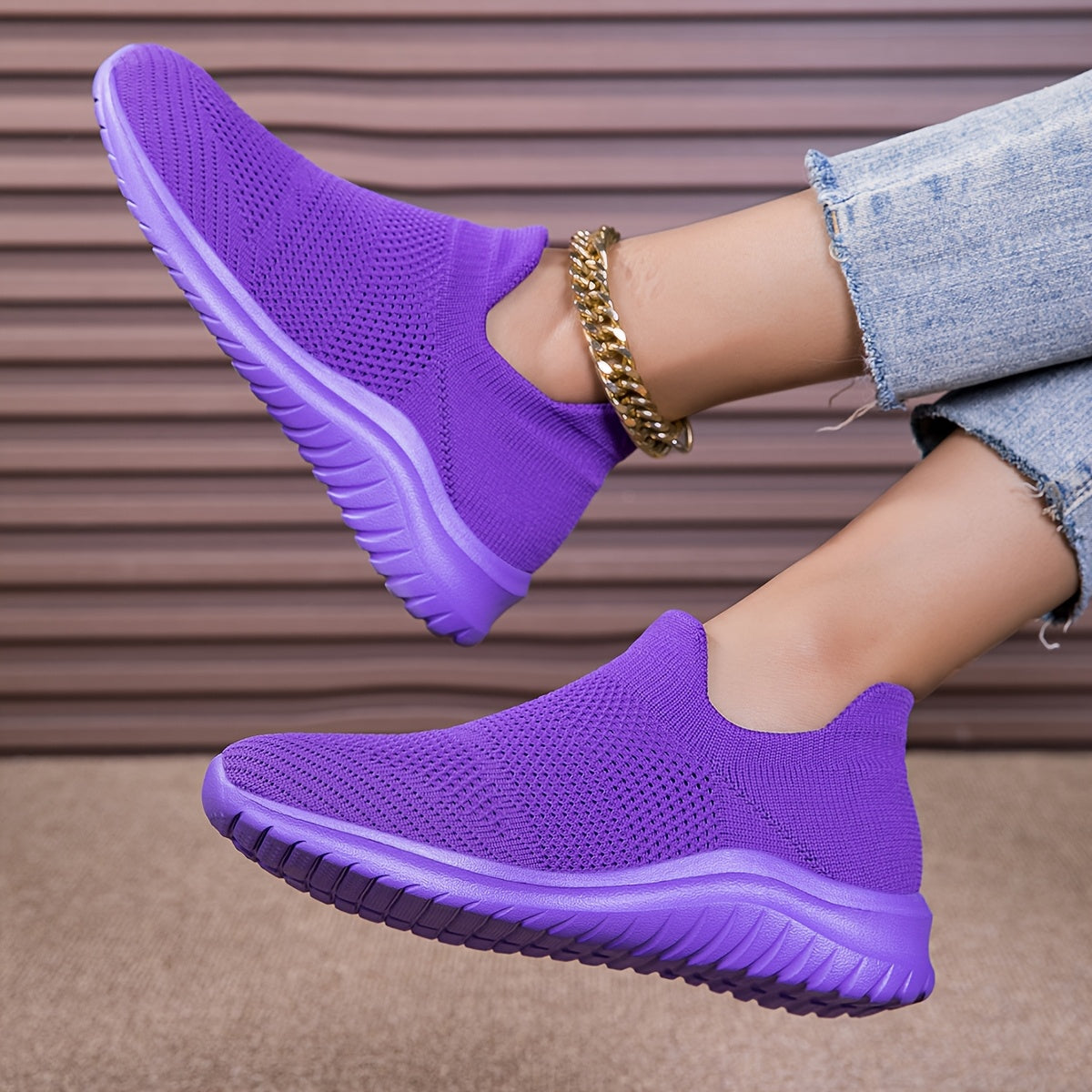 Ayollar uchun nafas oladigan slip-on sport poyabzali neon ranglar yengil yurish poyabzali