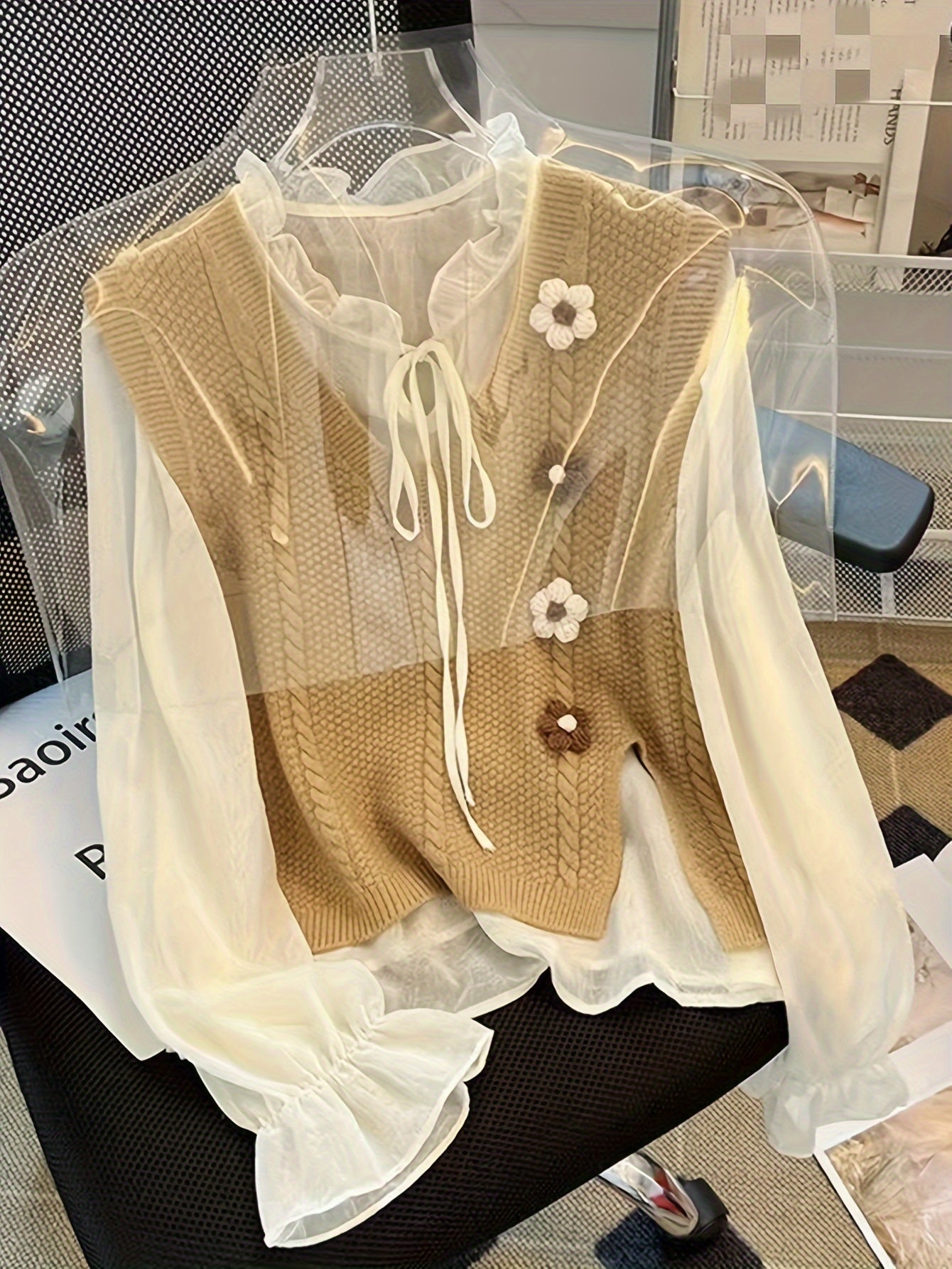 Women's Sleeveless Knit Vest with Floral Pattern and V-Neck for Spring and Fall