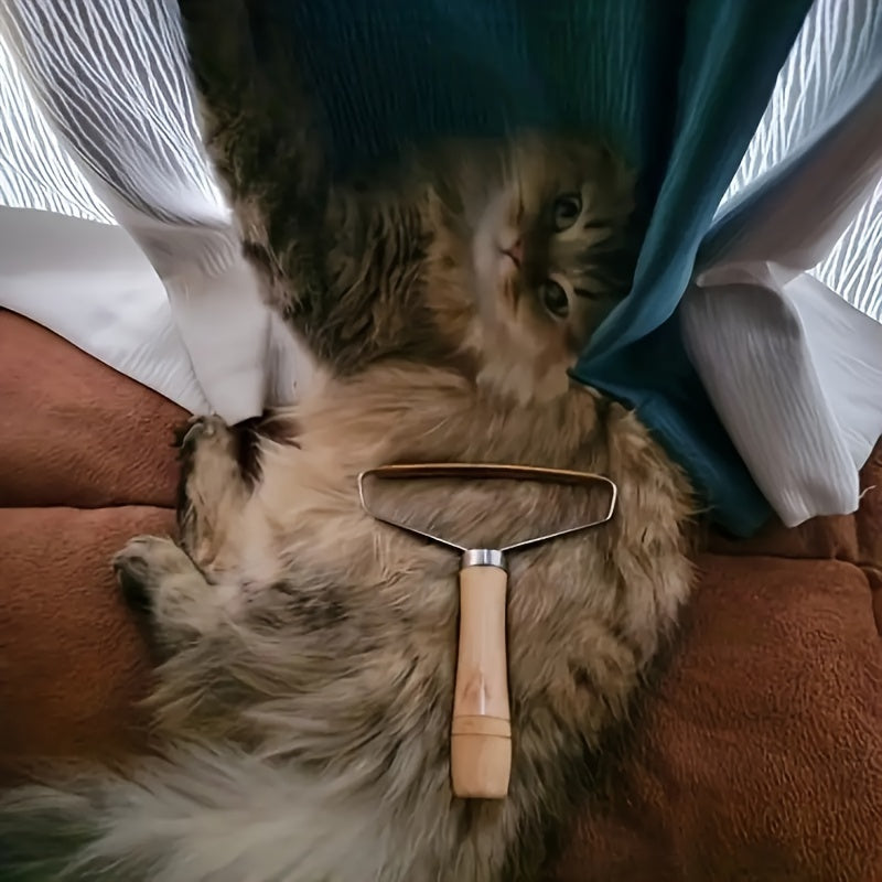 Mushuklar va itlar uchun mustahkam metall cho'tka mebel va kiyimlardan 99% uy hayvonlari sochlarini olib tashlaydi. Barcha jun turlari uchun mos keladi.