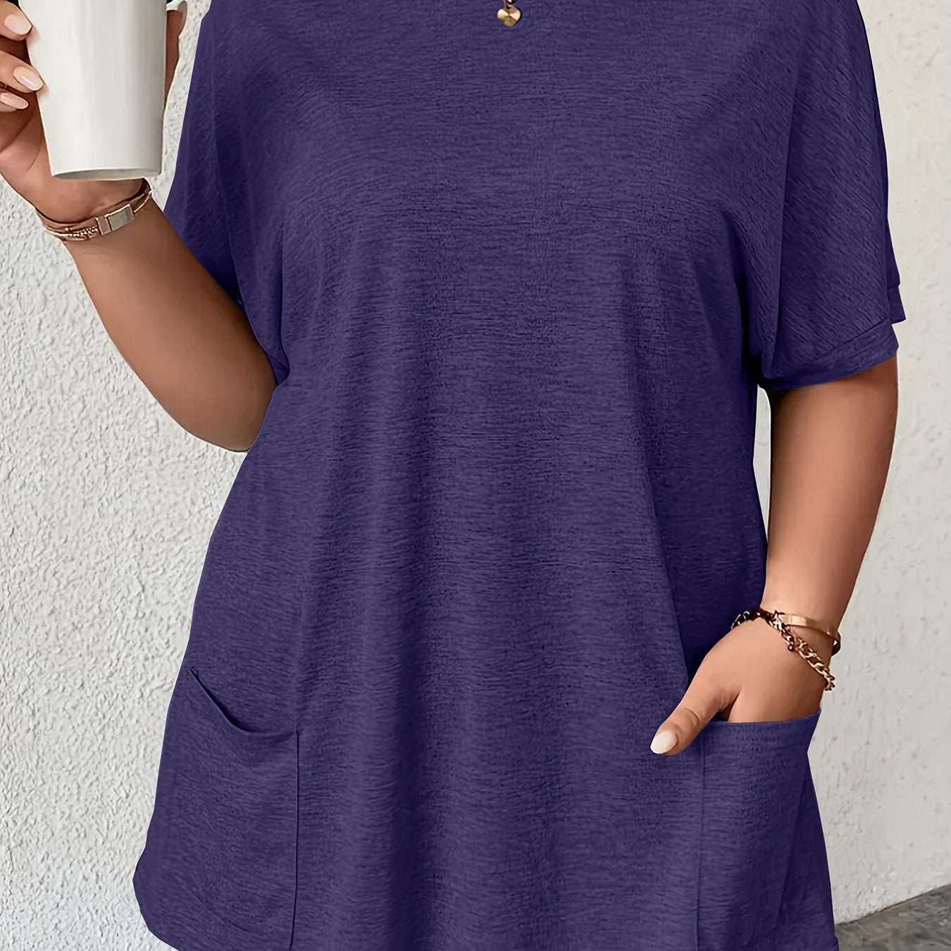 Women's Plus Size Casual Crew Neck T-Shirt with Pockets Short Sleeve Solid Polyester Blend