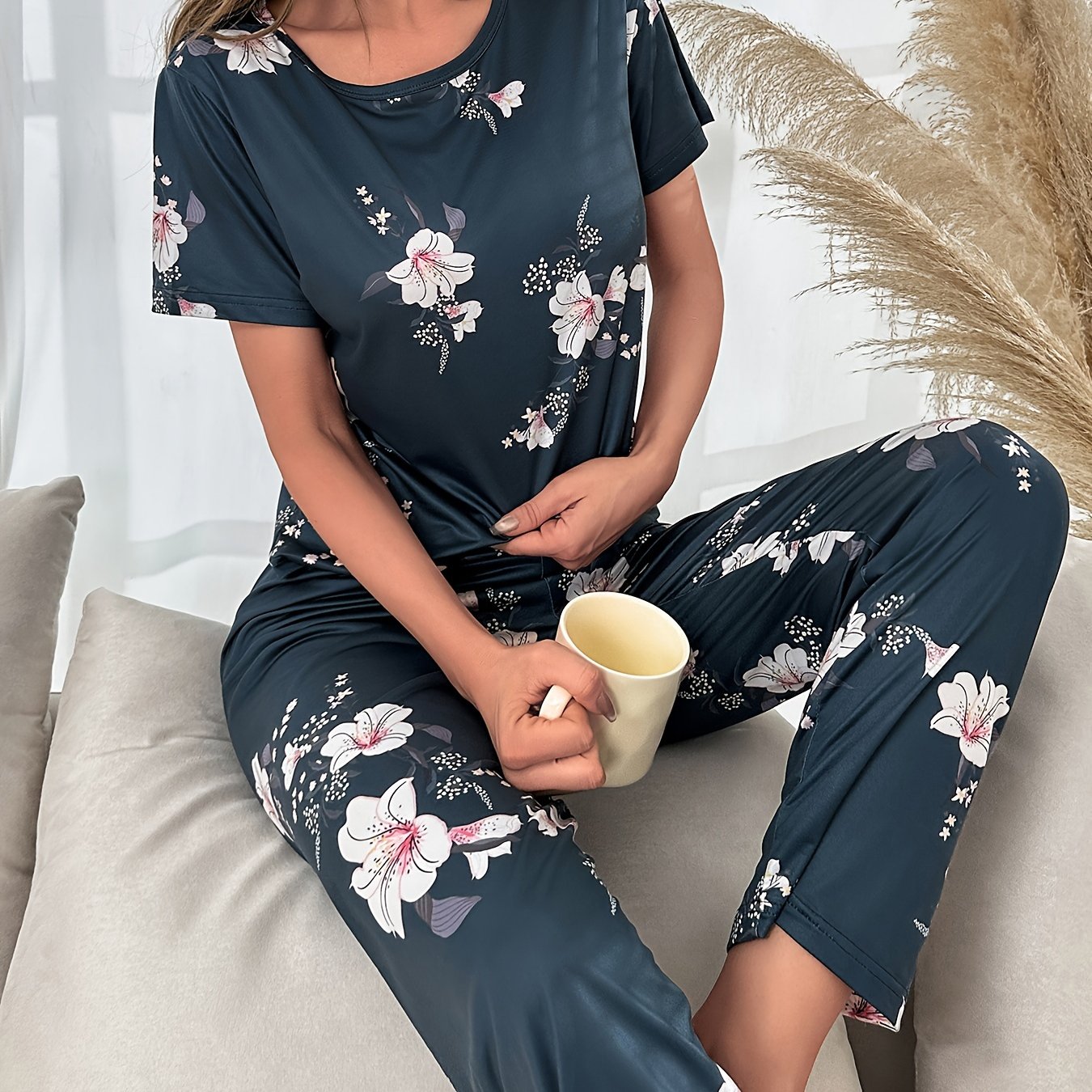 Women's Floral Print Pajama Set with Short Sleeve Top and Elastic Waistband Pants