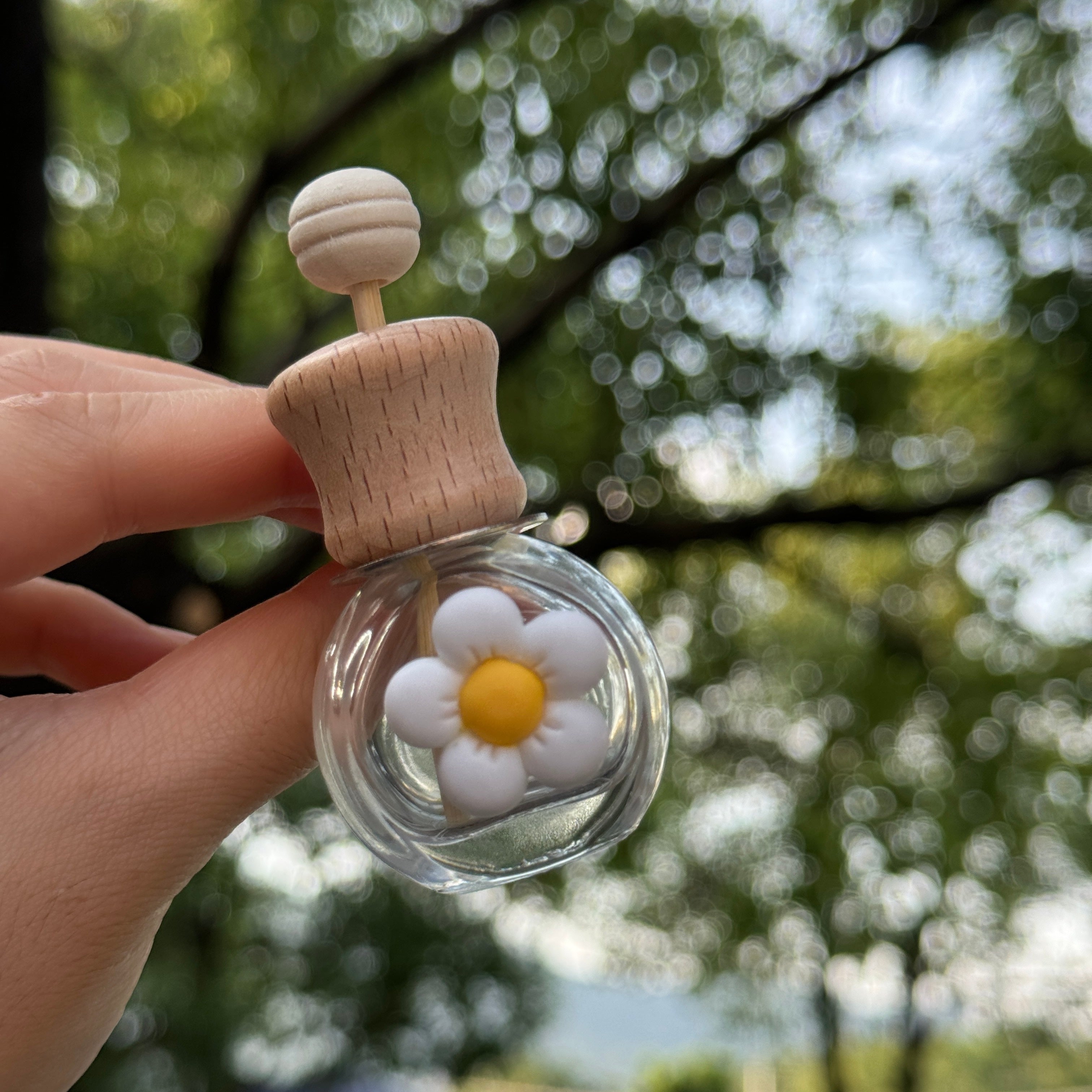 Qayta to'ldiriladigan avtomobil havo yangilovchi, gul bilan bezatilgan shisha shisha, efir moylari uchun diffuzor