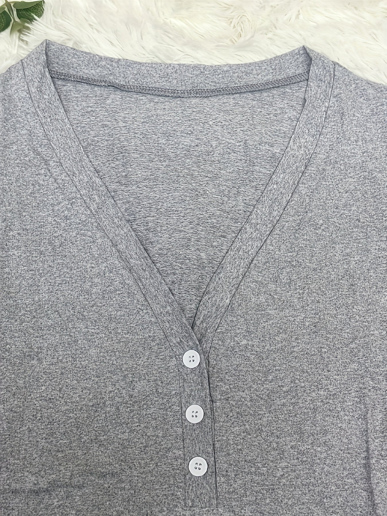 Katta o'lchamli uzun qollı, bir rangli, tugma bilan yopiladigan ayollar uchun ko'ylak ko'ylagi