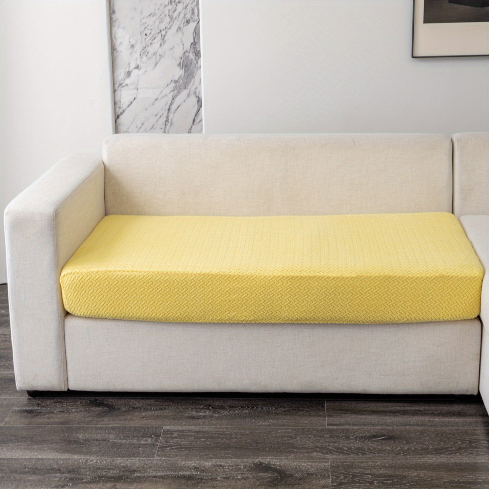 Современный серый чехол для подушки дивана с эластичной посадкой и мягкой текстурированной тканью. Машинная стирка для повышения комфорта в гостиной.