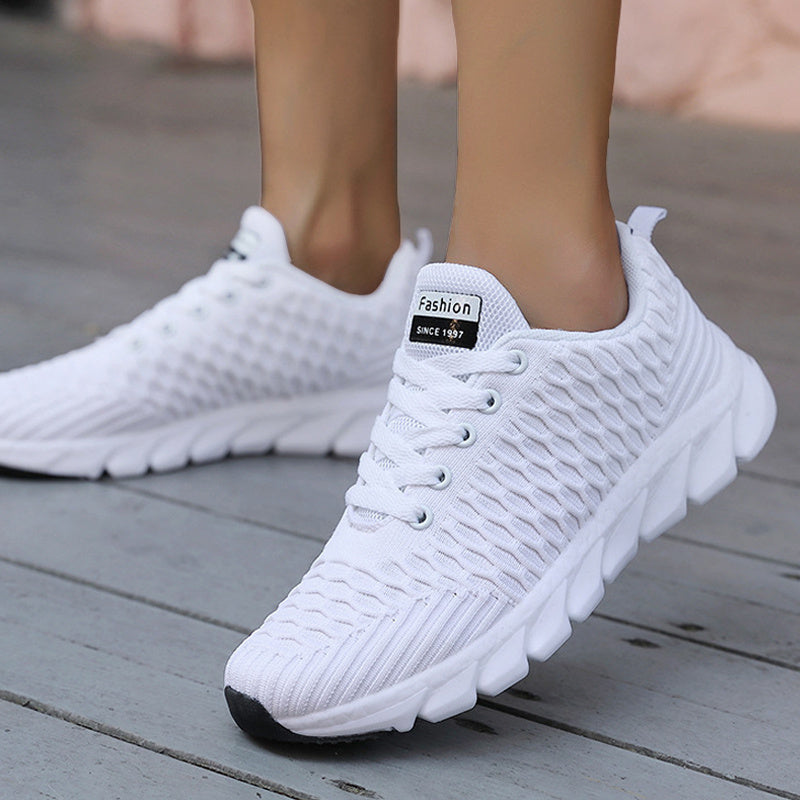 Zapatillas transpirables de malla para mujer, slip-on, para correr, blancas