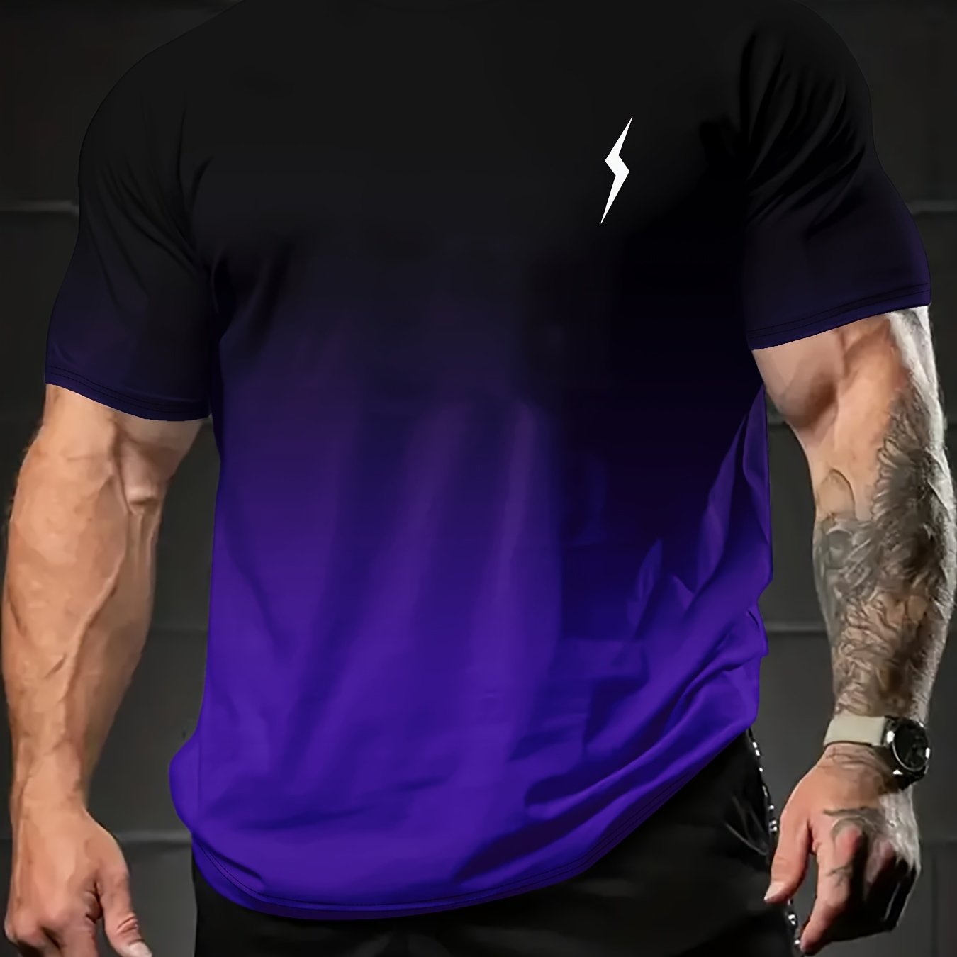 Erkaklar yozgi tasodifiy T-ko'ylagi 3D chaqmoq naqshi, gradient rang, qisqa yeng, krujka bo'yin, 100% polyester to'qima, ozgina cho'zilish, oddiy moslik, 140gsm - Zamonaviy sport T-ko'ylagi uchun