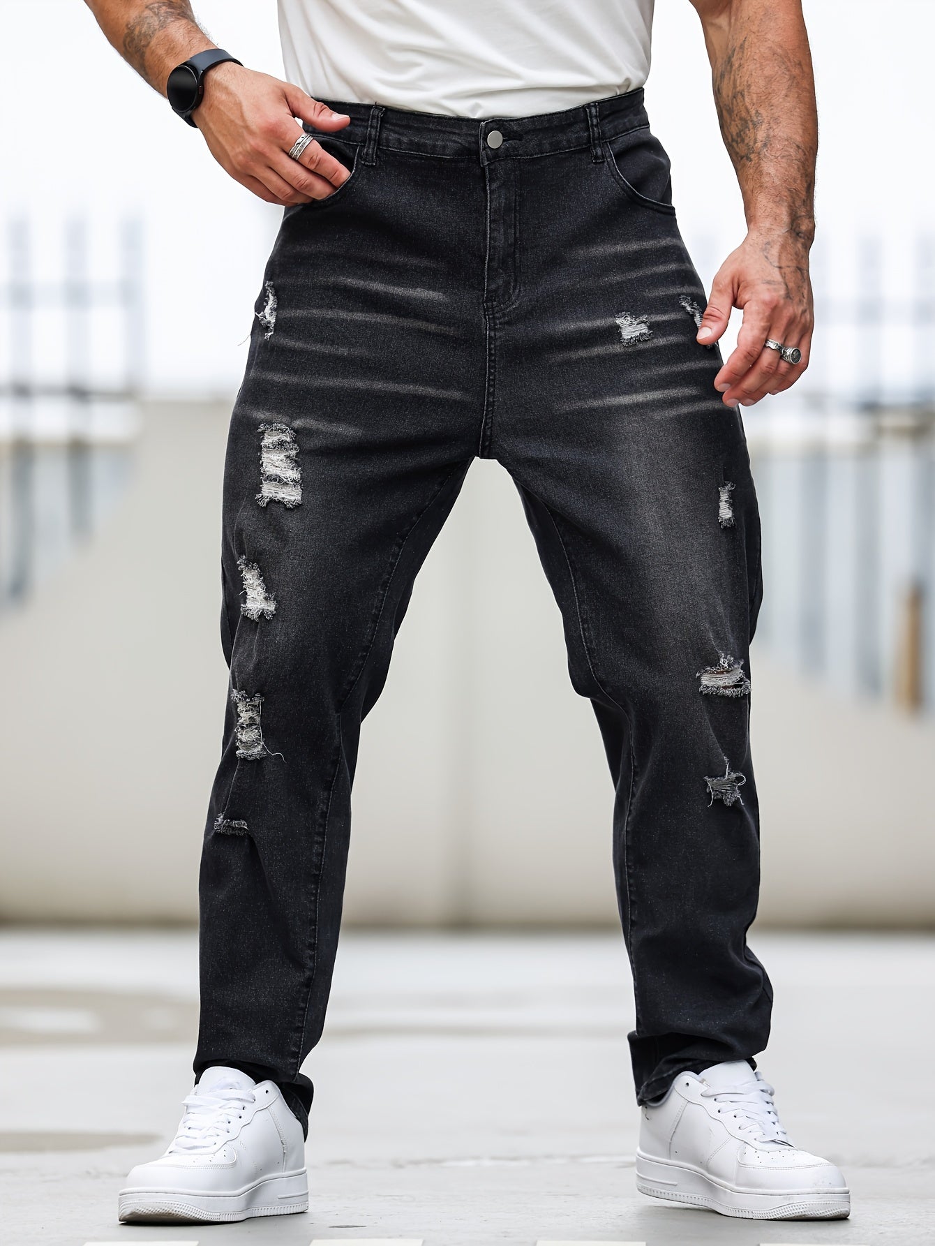 Erkaklar uchun qora rangdagi plussiz skinny jinsilar, o'rta cho'zilishli, yirtilgan denim. Kattalar uchun mos keladigan, barcha mavsumlarga mo'ljallangan to'qilgan matodan tayyorlangan.