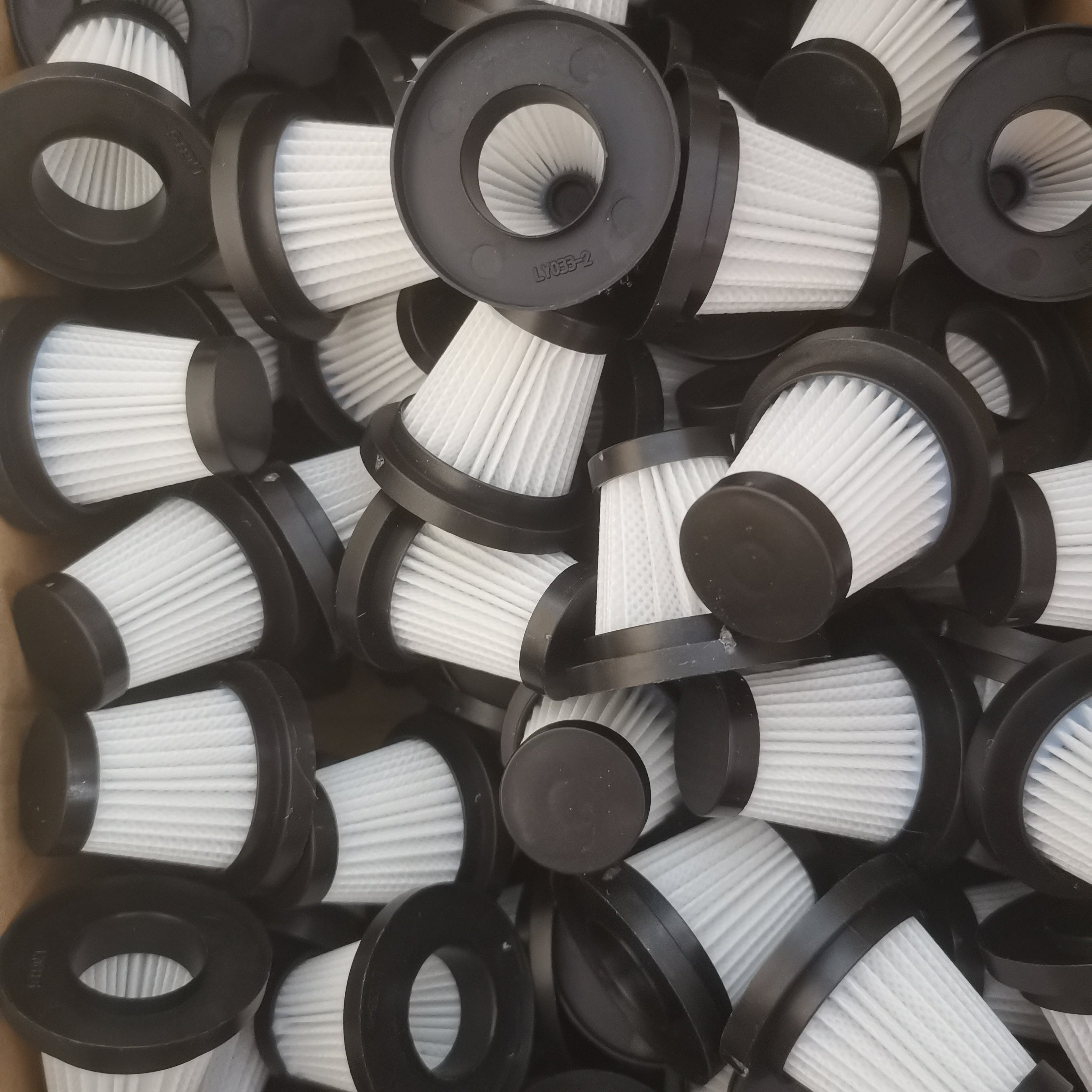 Комплект HEPA-фильтров для автомобильных пылесосов - моющийся, совместимый с ручными моделями, размеры 5.0 см x 4.6 см.