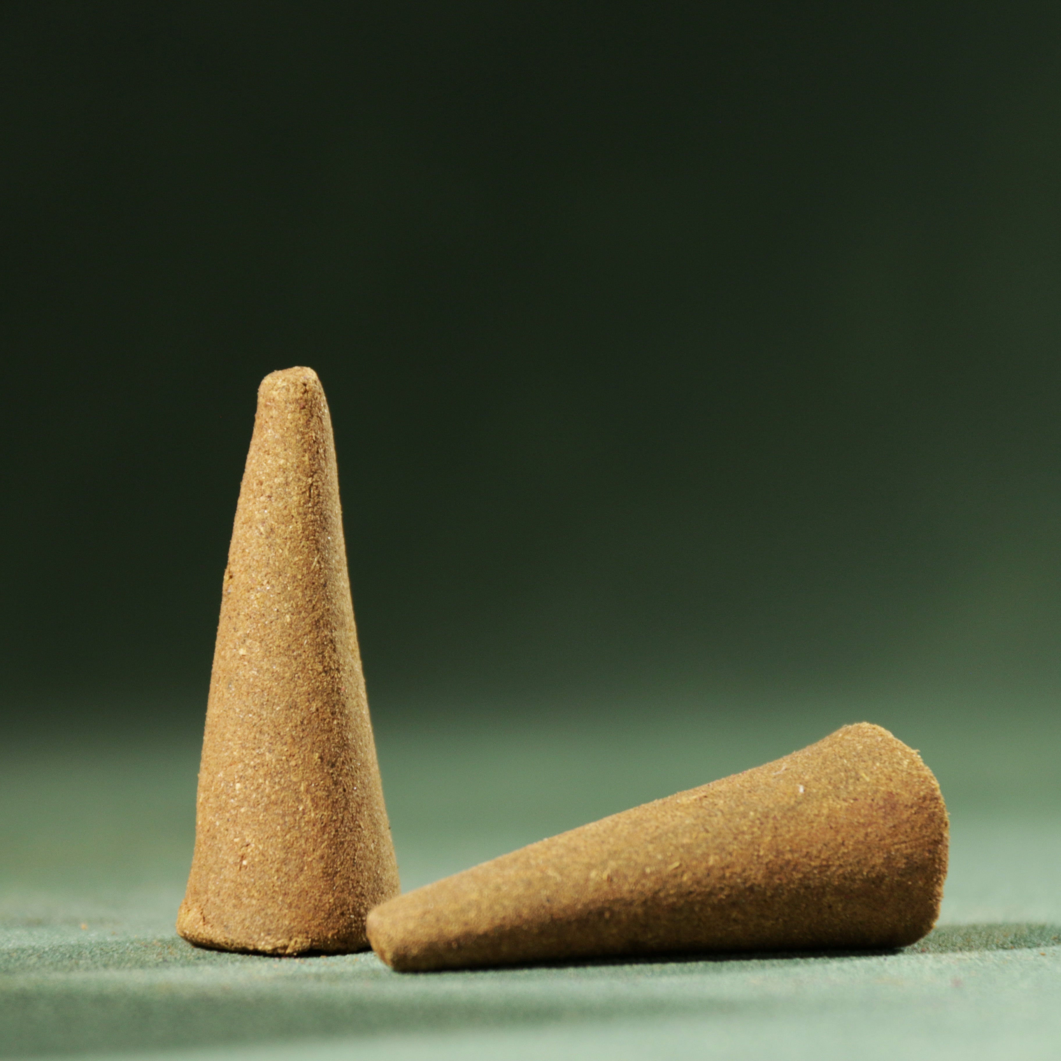 5/10 шт. ручной работы конусов благовоний Белый Мускус с сильным ароматом, идеально подходящих для очищения пространства и содействия расслаблению, доступны для использования в спальнях, во время медитации, йоги или для устранения негативной энергии.