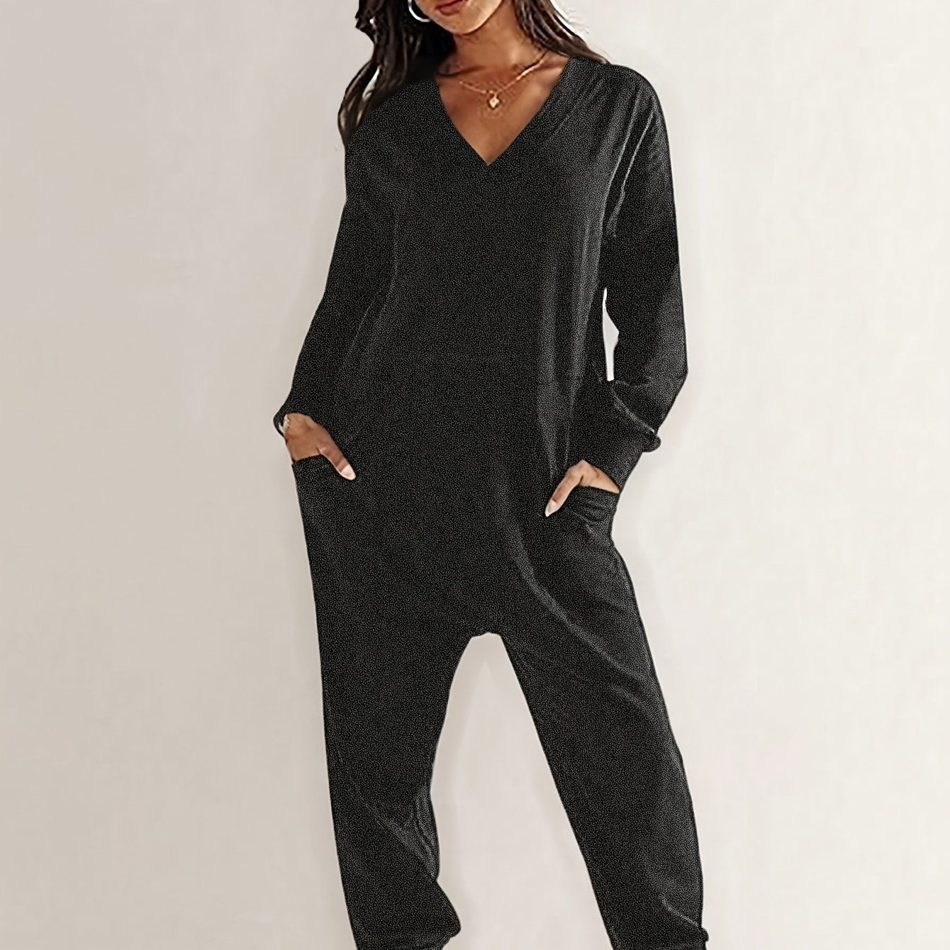 Mono sin mangas de talla grande para mujer con escote en V profundo y hombros caídos, color negro