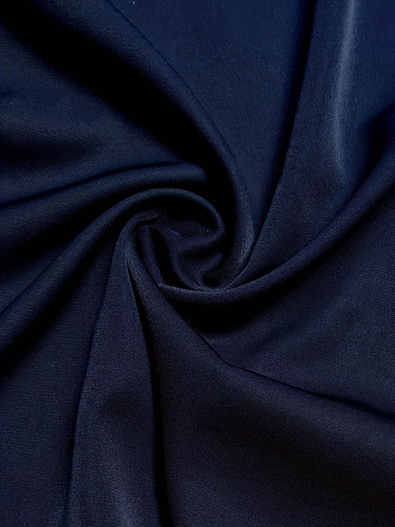 V-shaklidagi bluzka, qirralari qirrali - Havo o'tkazuvchi polyester va elastan, mashinada yuvish mumkin - Har mavsum uchun ideal