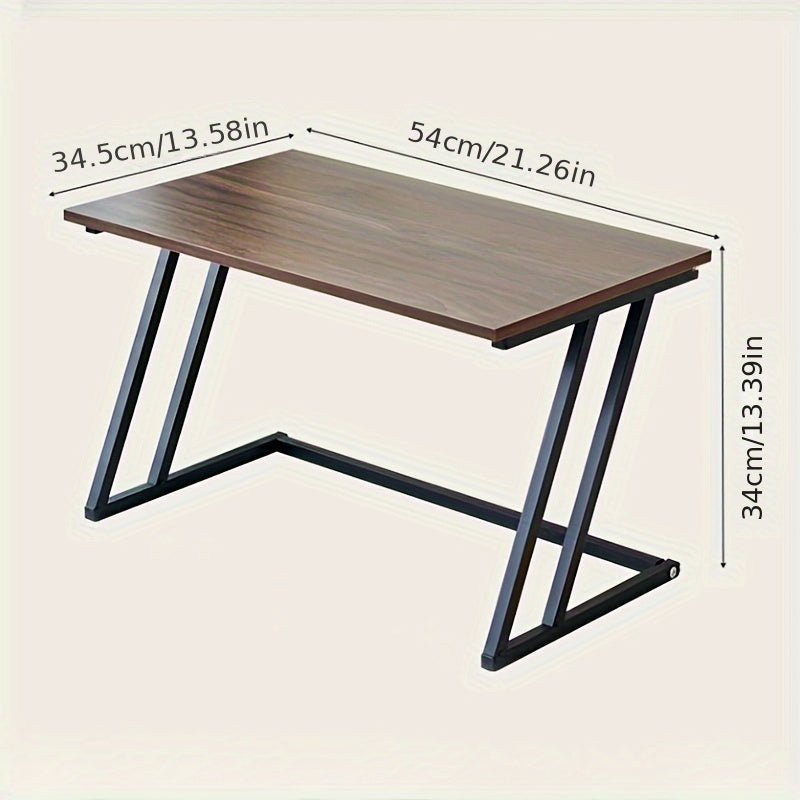 Oʻrmonli mikrotoʻlqinli pech uchun saqlash javonlari bilan oshxona tashkiloti uchun stol