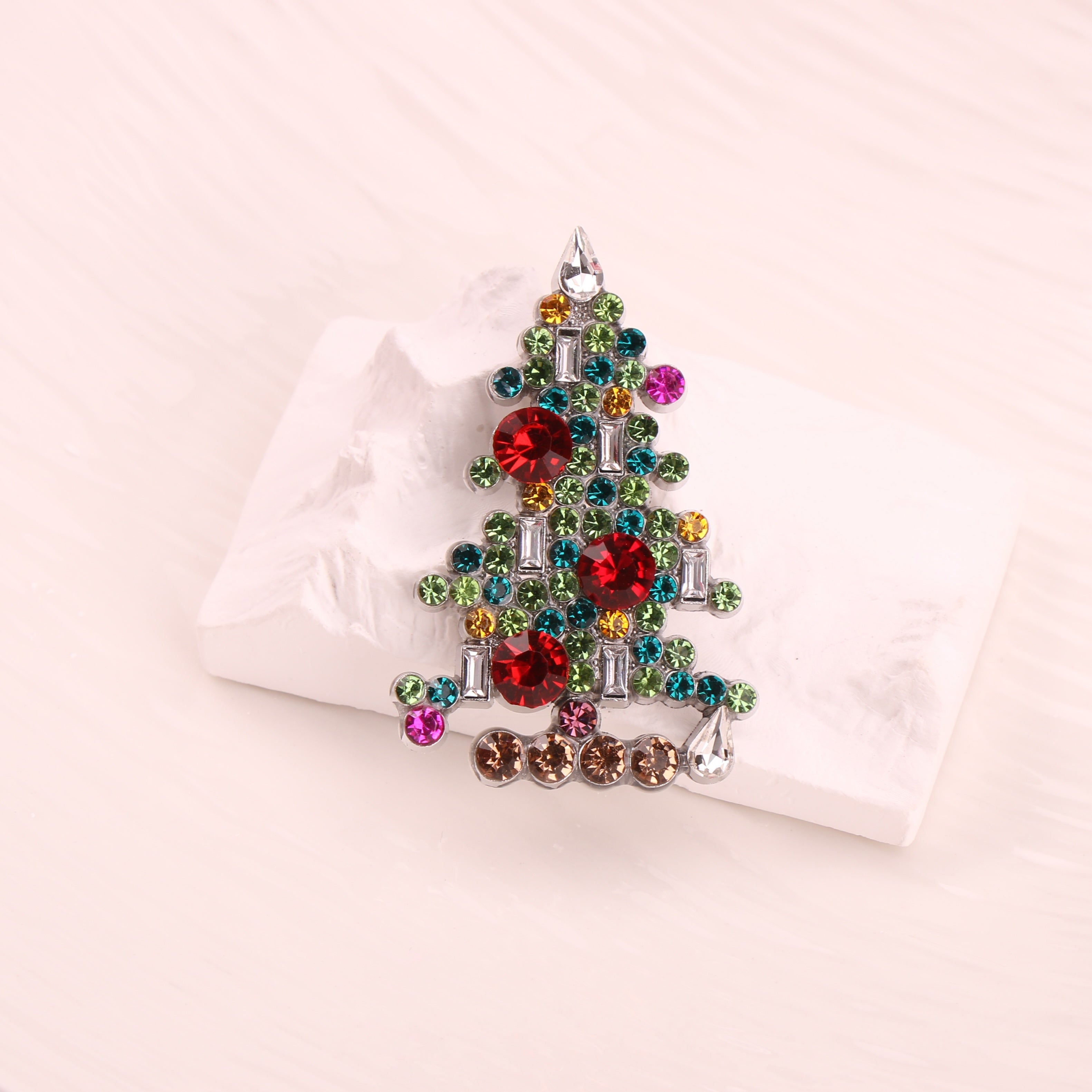 Sparkling Rhinestone Christmas Tree Brooch Festive Holiday Corsage Pin