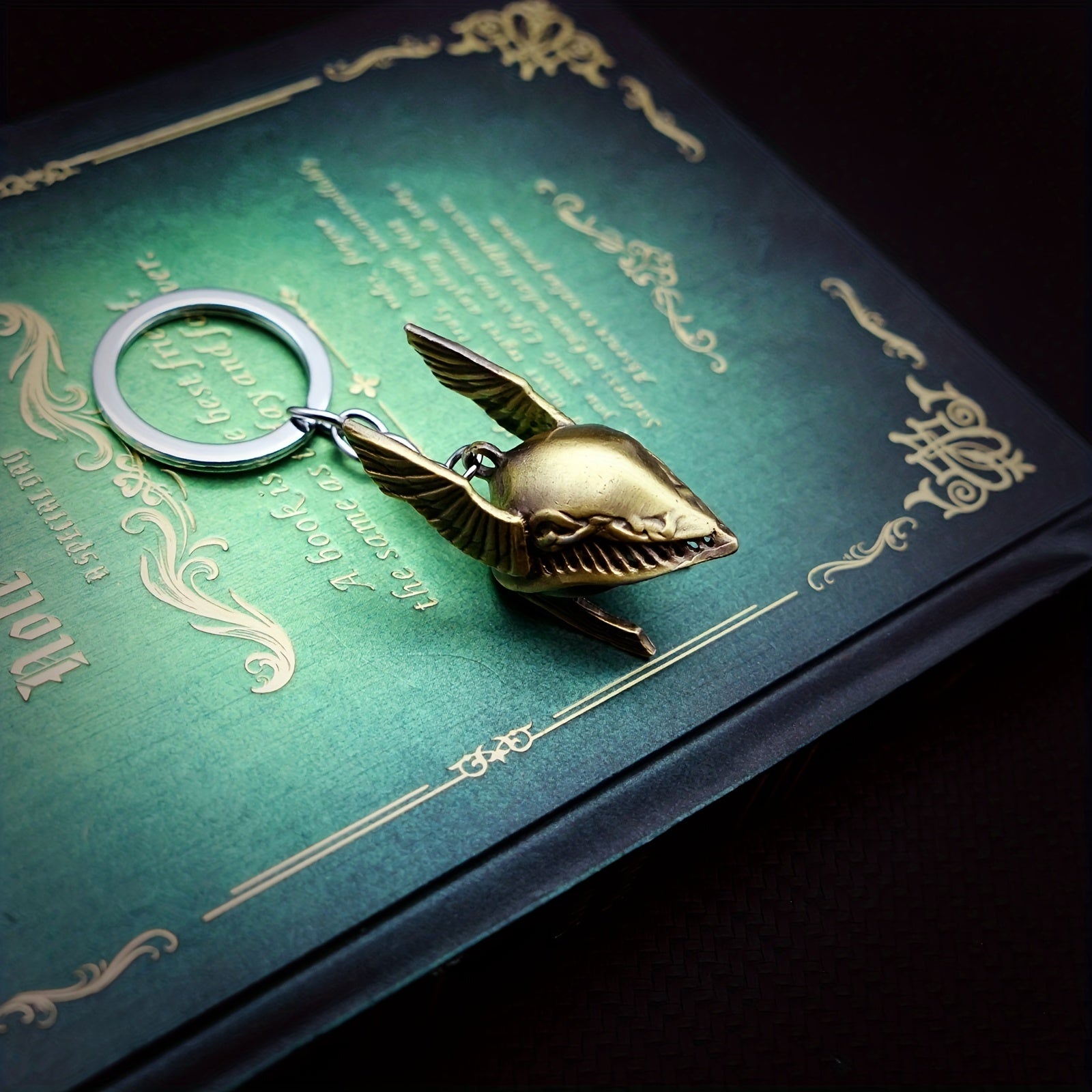 Llavero de aleación de zinc con imitación de joyería amarillo tierra, accesorio para mochila de hombre