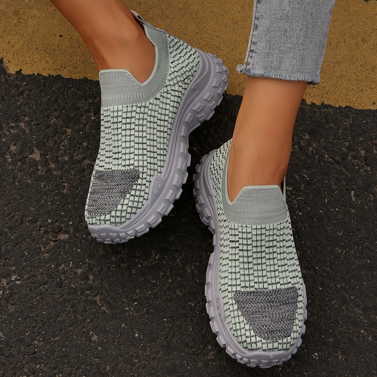 Ayollar uchun slip-on yurish poyabzali engil nafas oladigan tarmoq kundalik krossovkalar