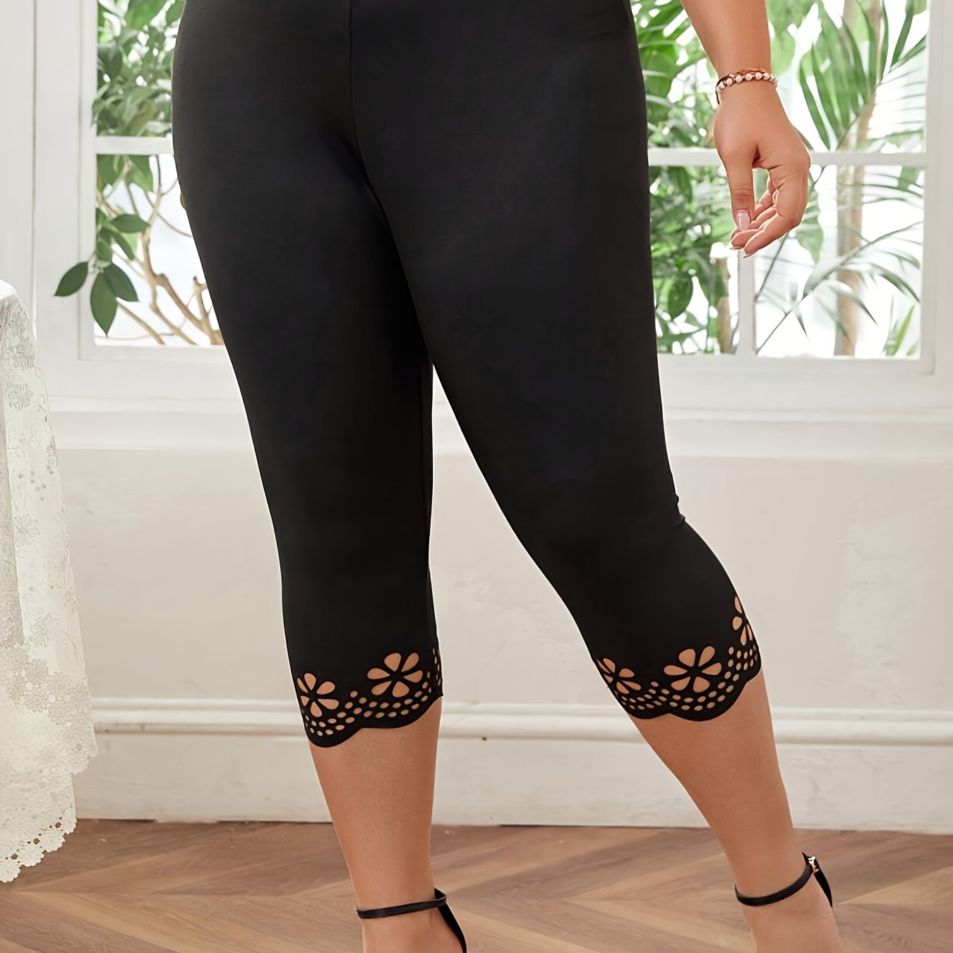 Plus Size Women's Capri Leggings Solid Black Lace Detail Stretchy Non-See-Through