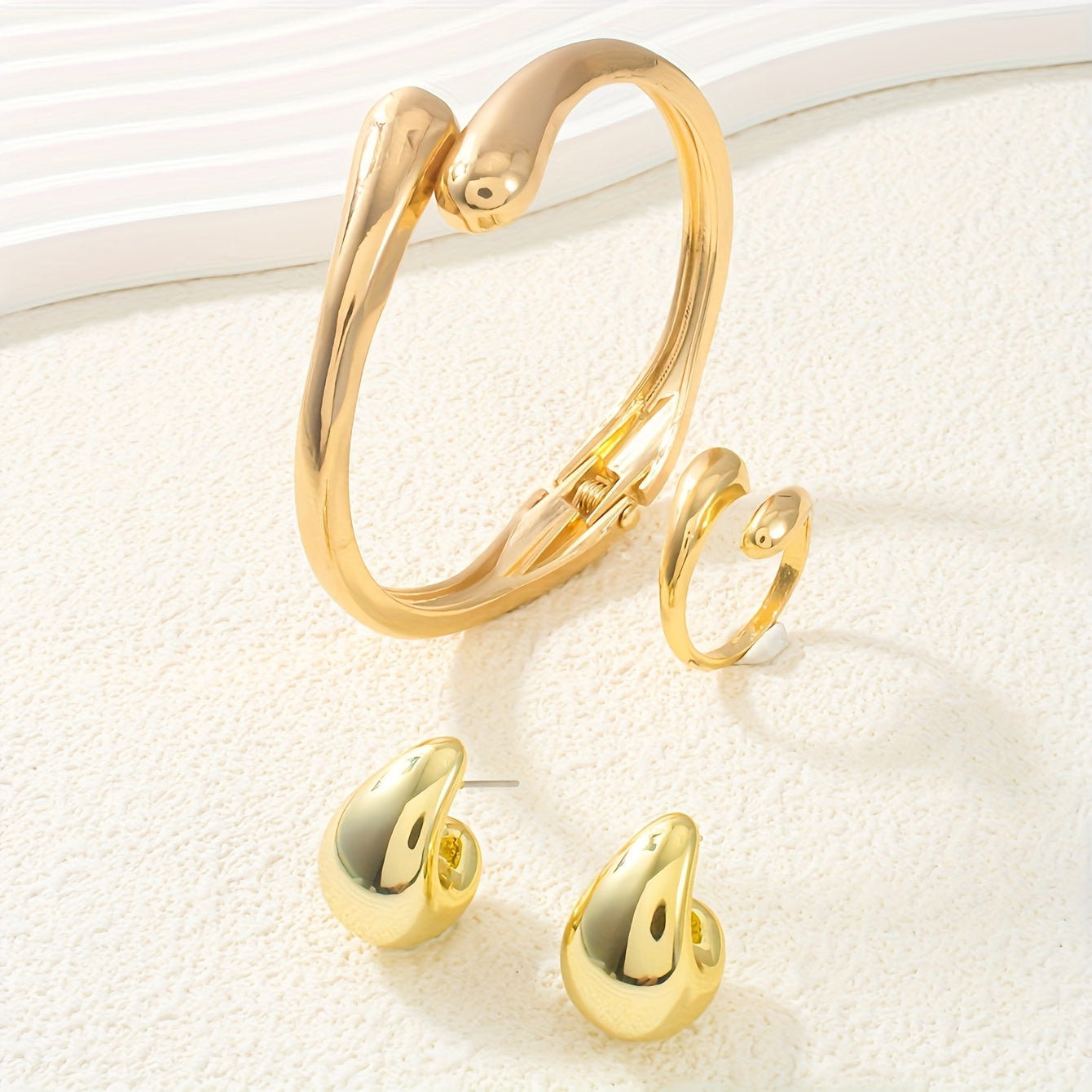 Women's Jewelry Set Earrings Ring Bracelet Spring Design Vintage Elegant Daily Use