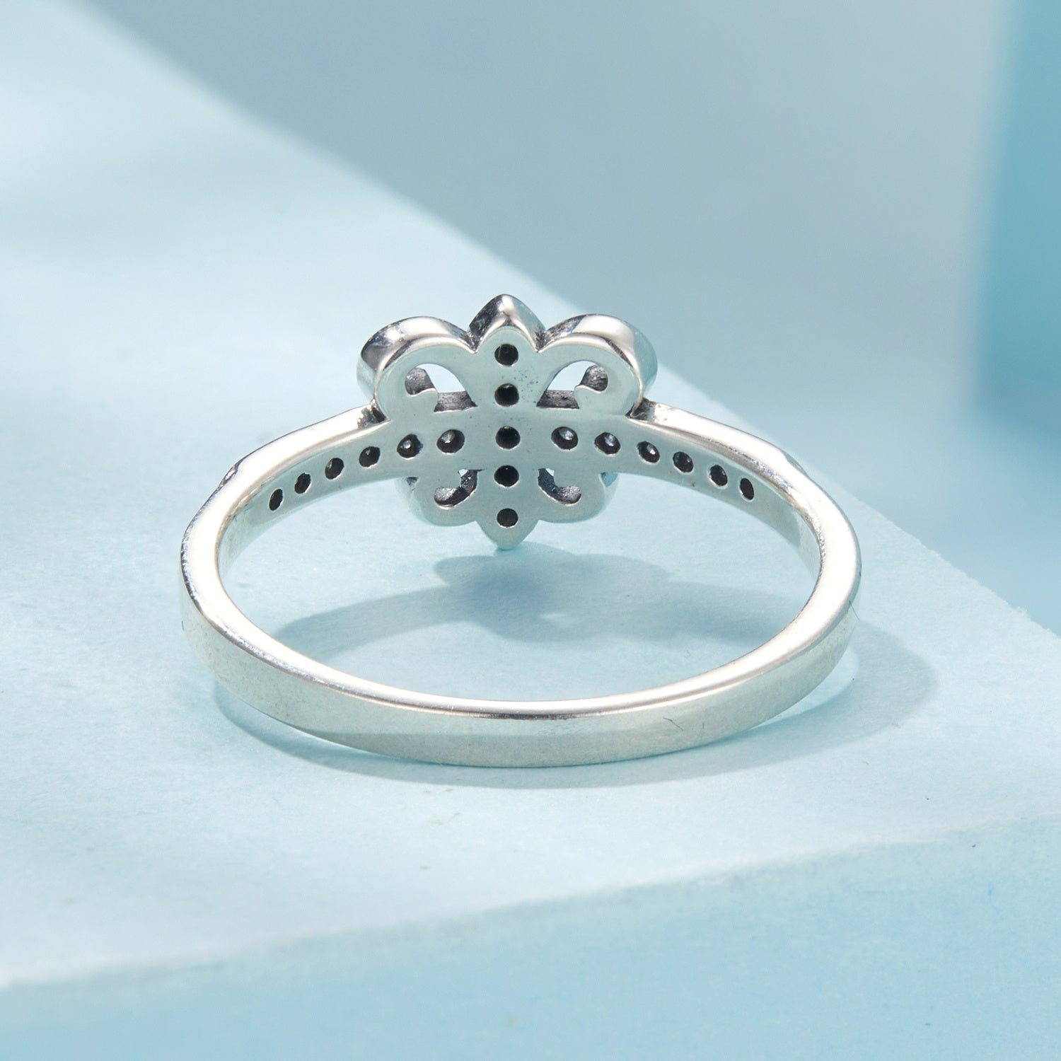 925 Sterling Silver Vintage Iris Flower Ring, Cubic Zirconia bilan bezatilgan, Musiqa festivallari va partiyalar uchun ideal, 2.8g og'irlikda yengil, Kundalik kiyish uchun mos