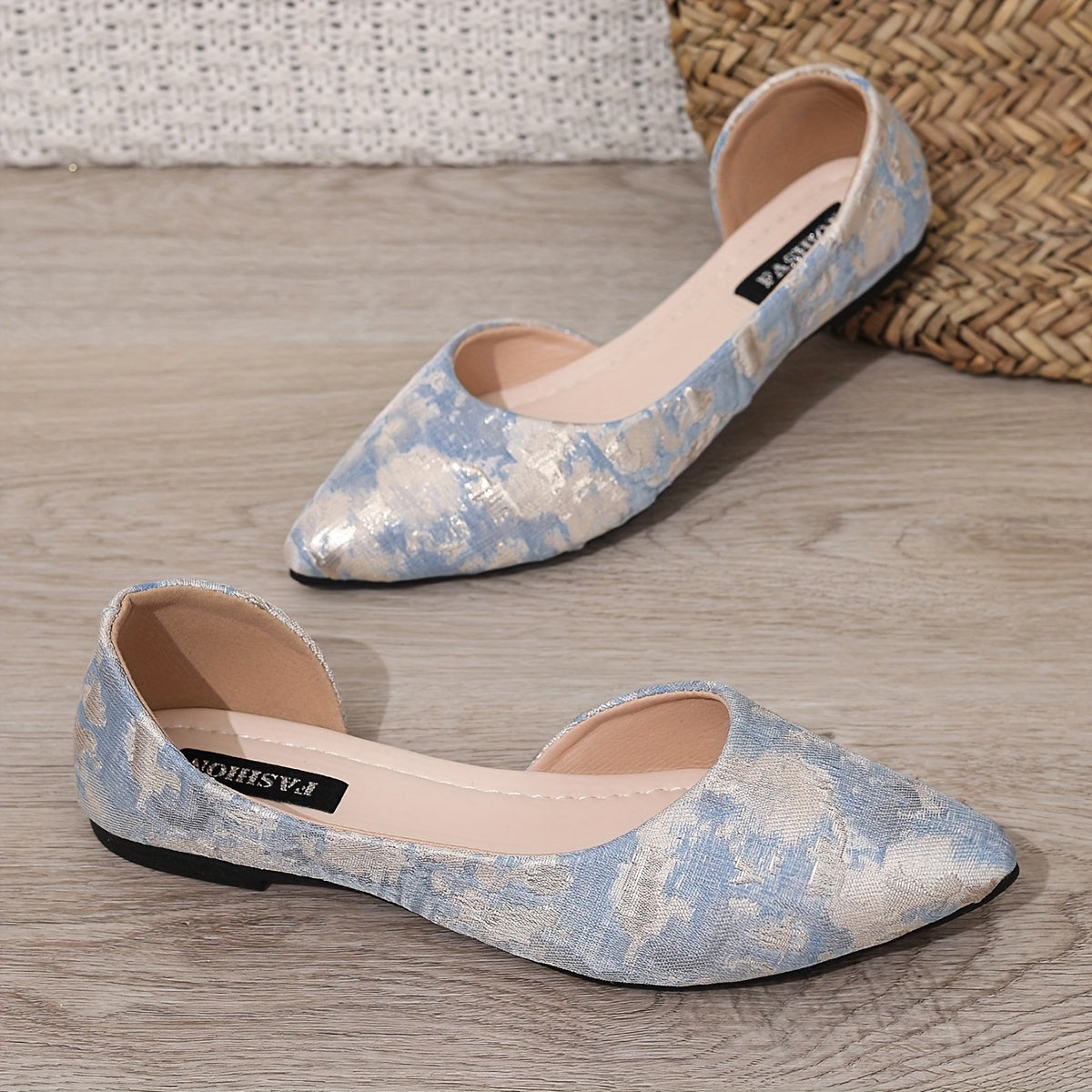 Zapatos planos bordados para mujer con recortes laterales