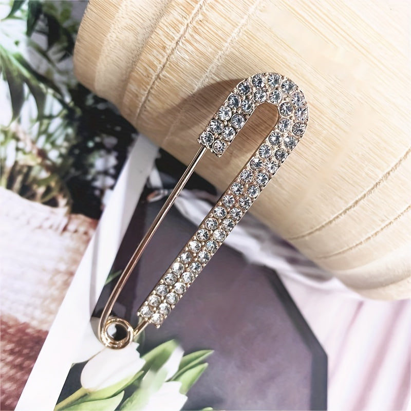 Qoziq uchun sun'iy marjonlar va kristallar bilan 5 ta bo'lakli brosh seti va aksessuarlar