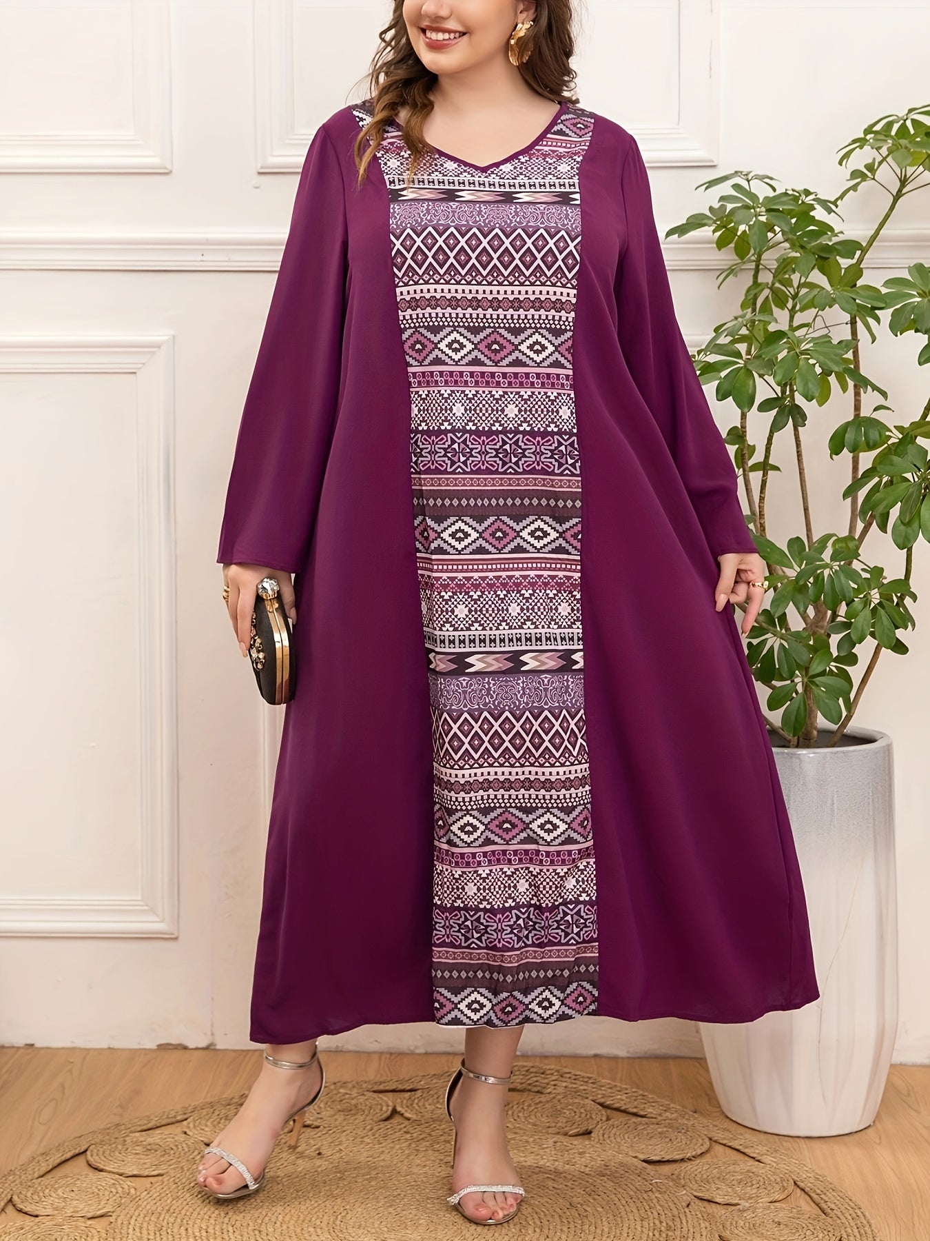 Ayollar uchun kattaroq o'lchamdagi V-yengli tunik kiyiq, polyester, barcha mavsumlar uchun mos, erkin fit