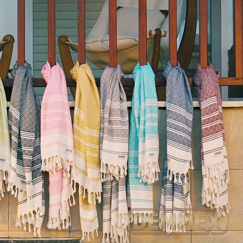 1 dona turk plyaj sochiq, jakardli romb dizayni bilan, tez quriydigan va qumga yopishmaydigan, o'lchami 71" x 39" (100 sm x 180 sm) plyaj va hammomda foydalanish uchun.