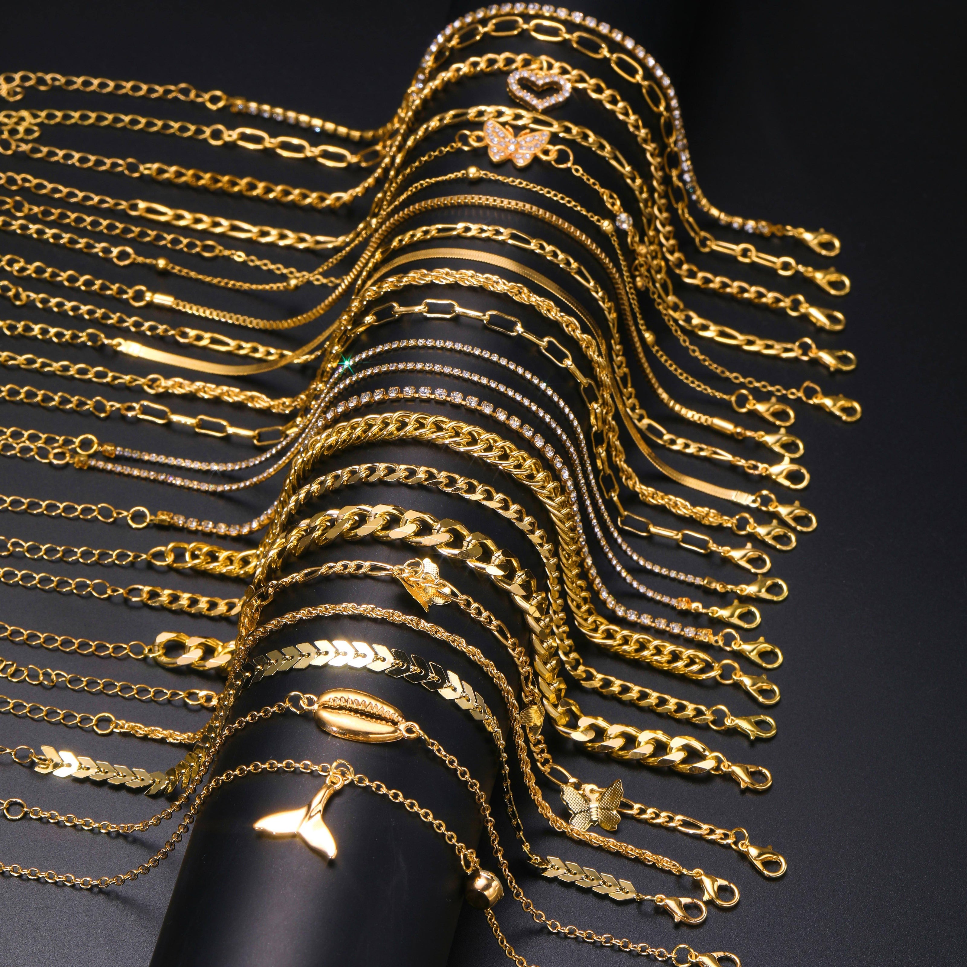 17 ta nafis metall zanjir bilaguzuklar to'plami, oltin rangda, kapalak, bo'sh yurak va qobiqli charm bilan. Ayollar uchun retro uslubidagi sovg'a, yozgi ta'til va har kuni kiyish uchun mukammal.