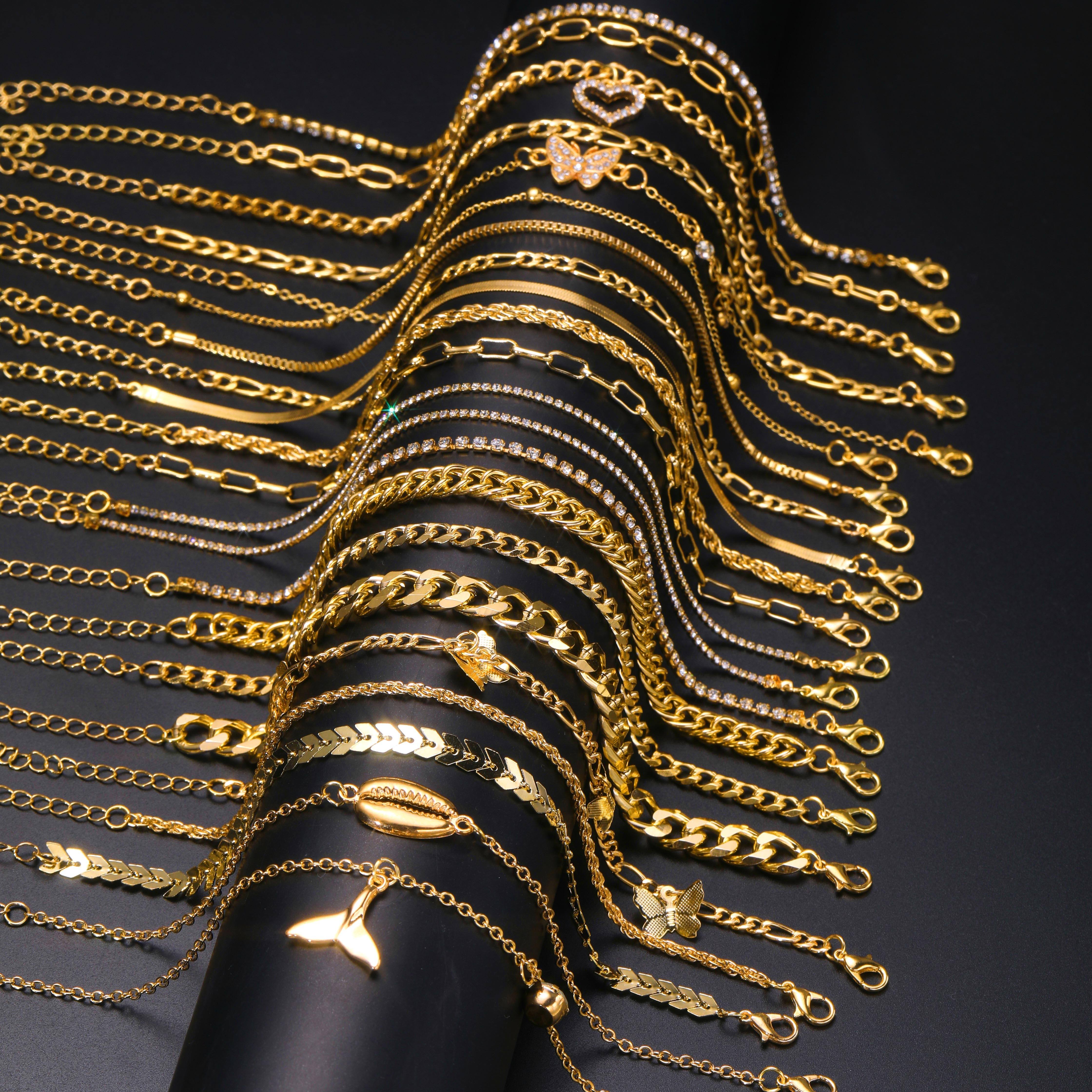 17 ta nafis metall zanjir bilaguzuklar to'plami, oltin rangda, kapalak, bo'sh yurak va qobiqli charm bilan. Ayollar uchun retro uslubidagi sovg'a, yozgi ta'til va har kuni kiyish uchun mukammal.