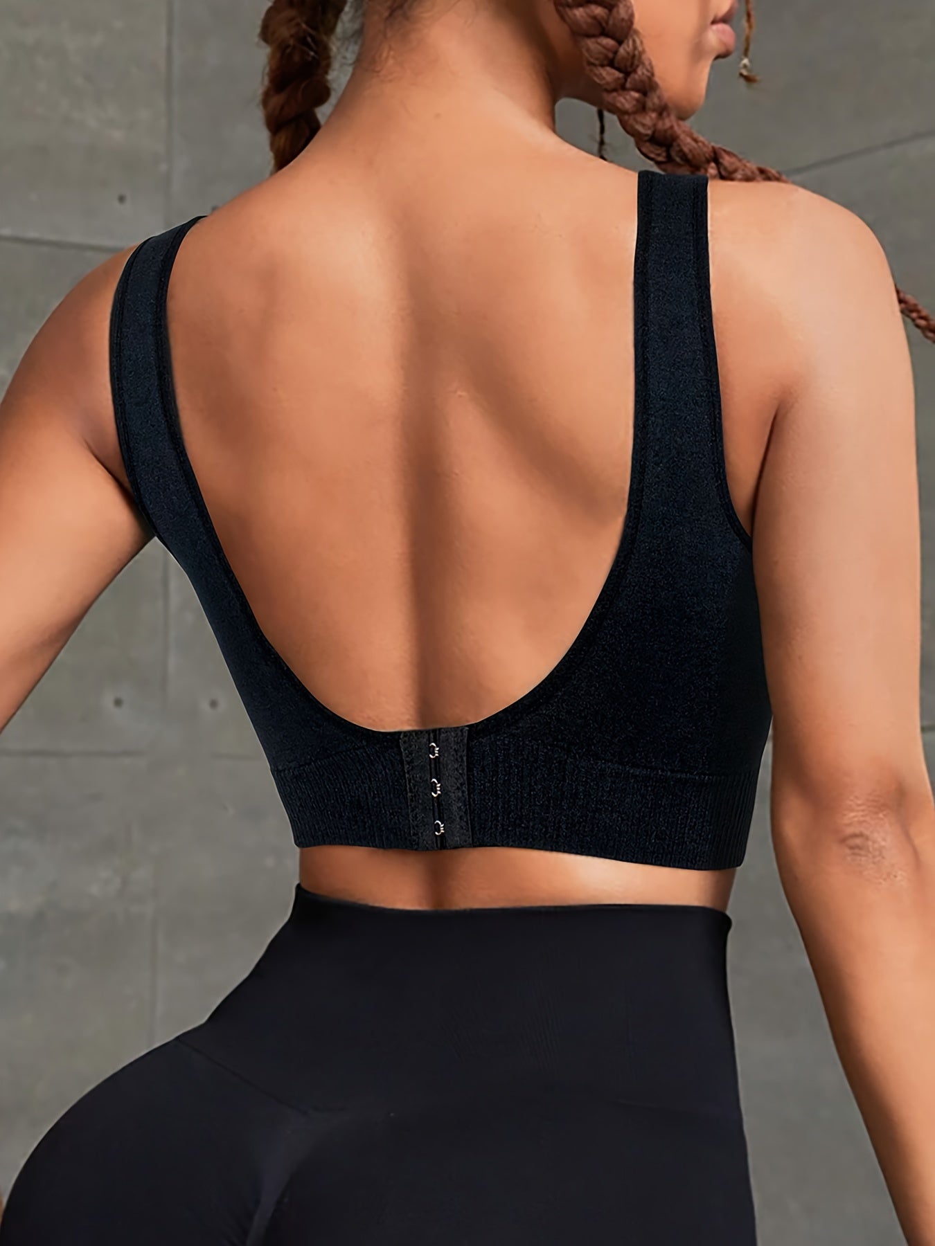 Women's Seamless Stretch Wireless Sports Bra and Black Underwear Set