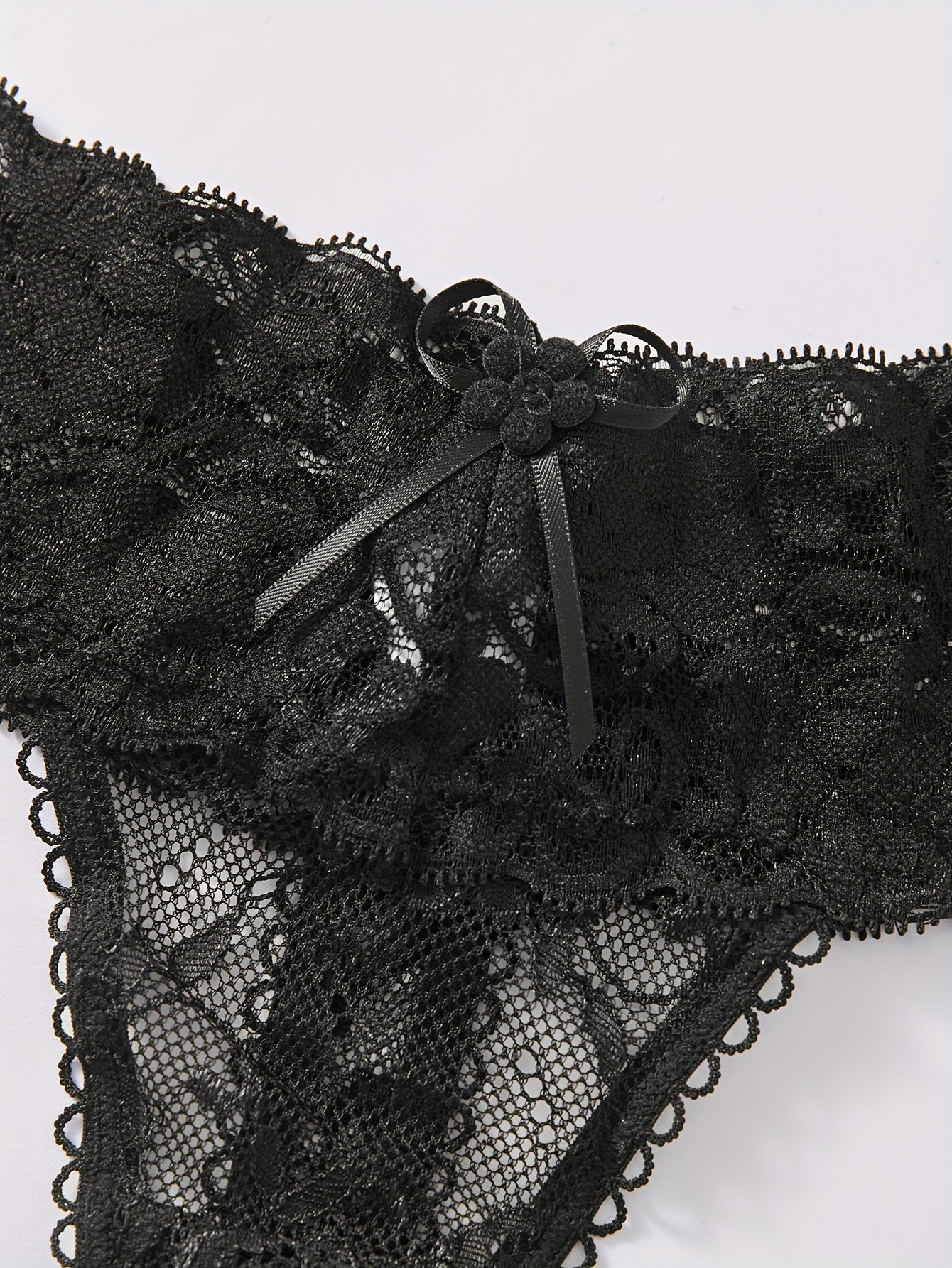 Комплект из 2-х предметов: бюстгальтер и трусики однотонного цвета, выполненные из бесшовного нейлона для зрелого стиля, с трикотажной тканью, кружевными деталями и удобным дизайном без проволоки.