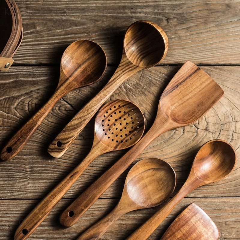 Set of 4/7 Natural Teak Wood Kitchen Utensils Including Spoons Ladles Turners Colanders and Scoops