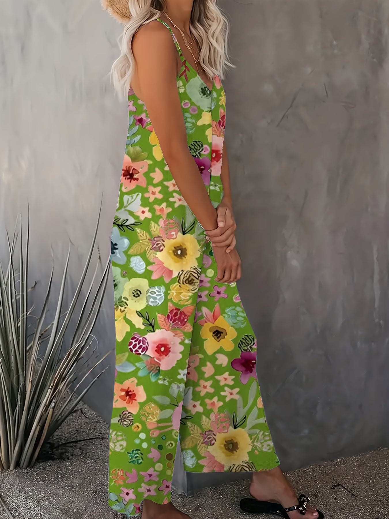 Plus Size Women's Floral Wide-Leg Jumpsuit with Pockets for Summer Vacation