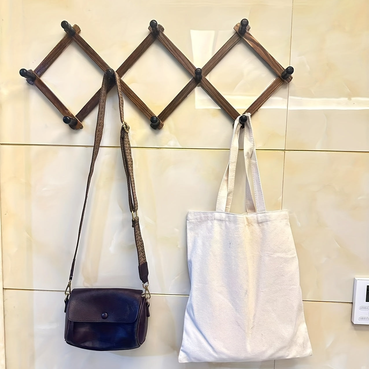 Gancho de pared retráctil de madera para bolsas, toallas, ropa y sombreros